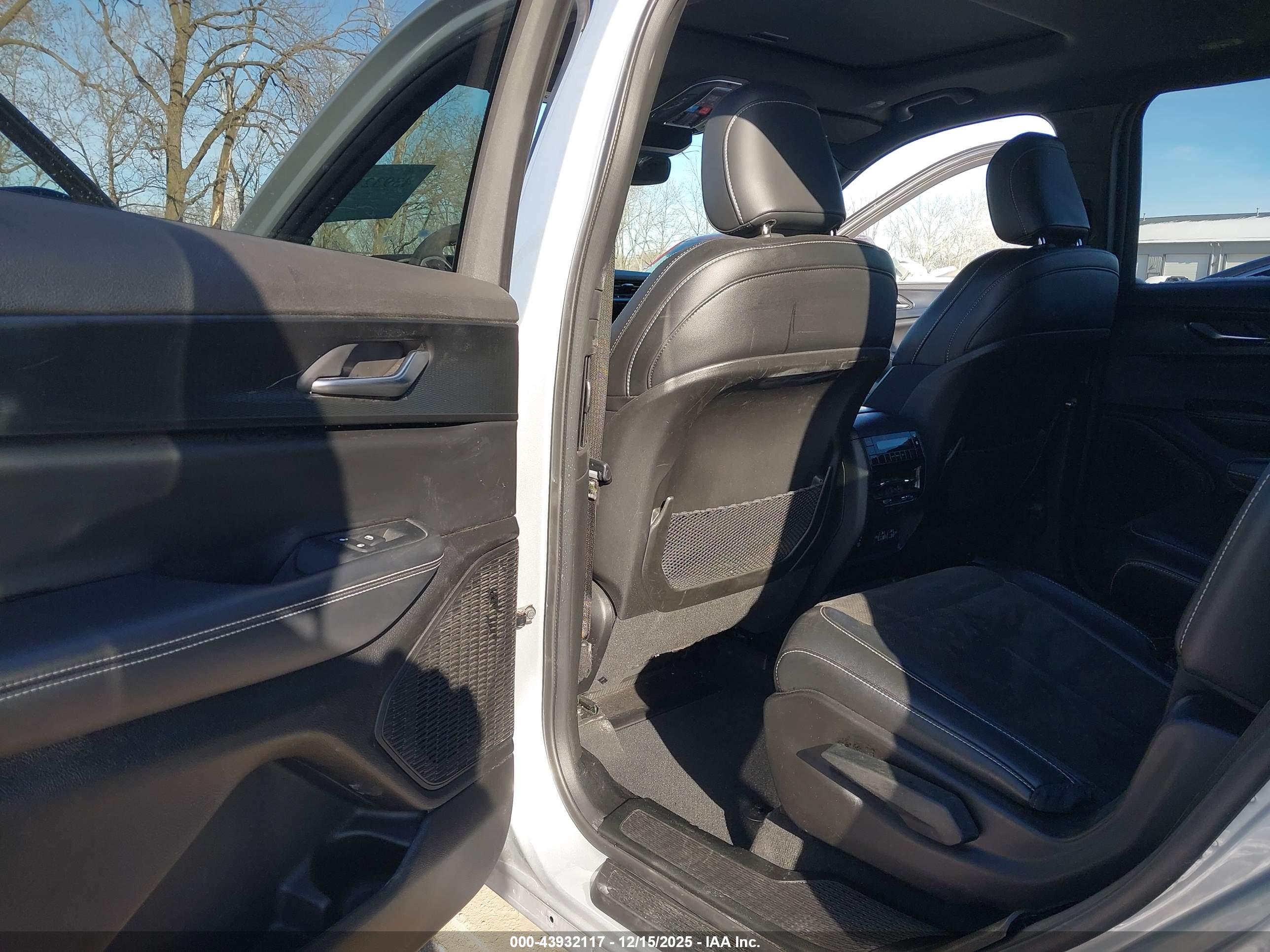 JEEP GRAND image 8