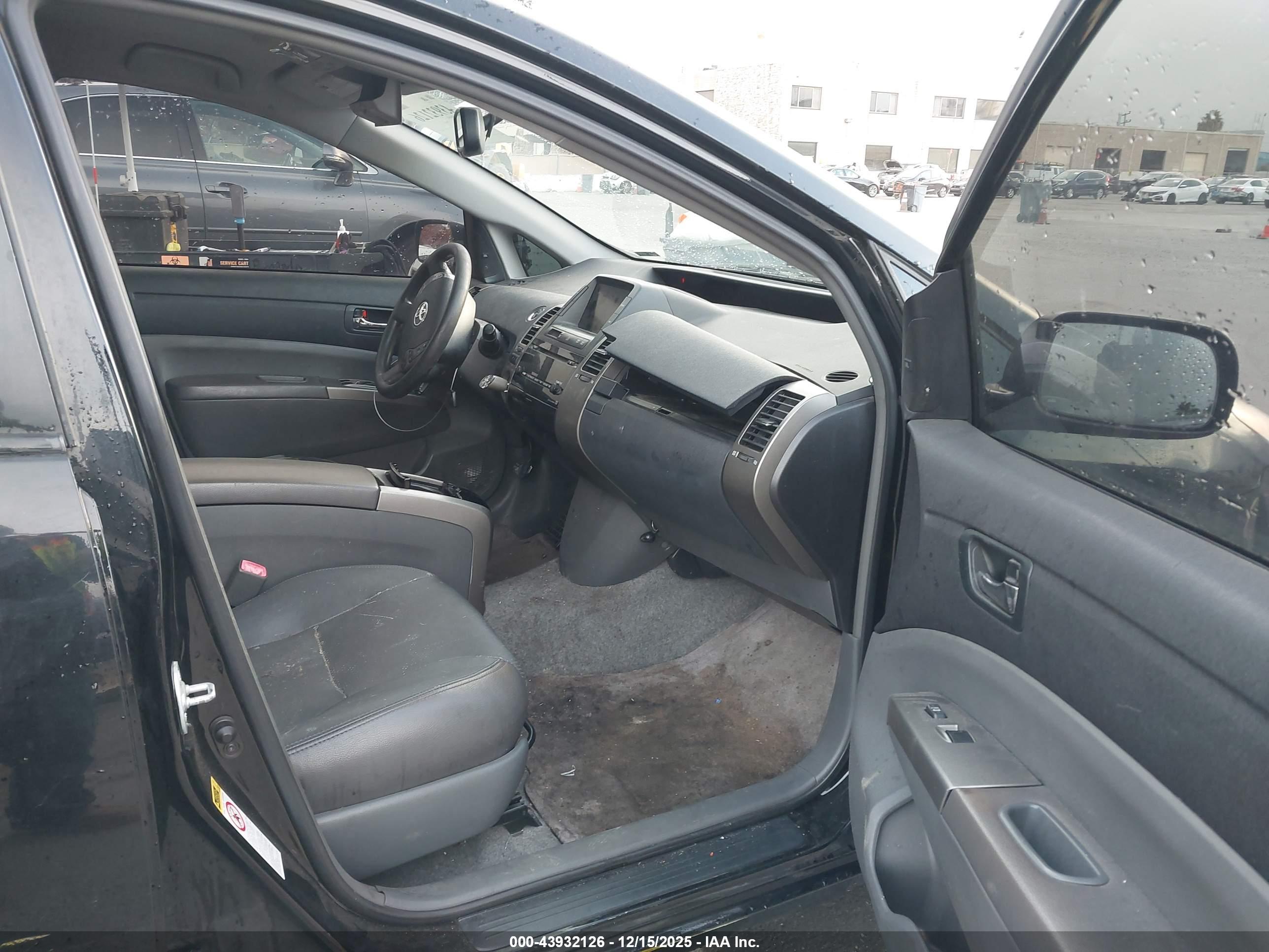 TOYOTA PRIUS image 5