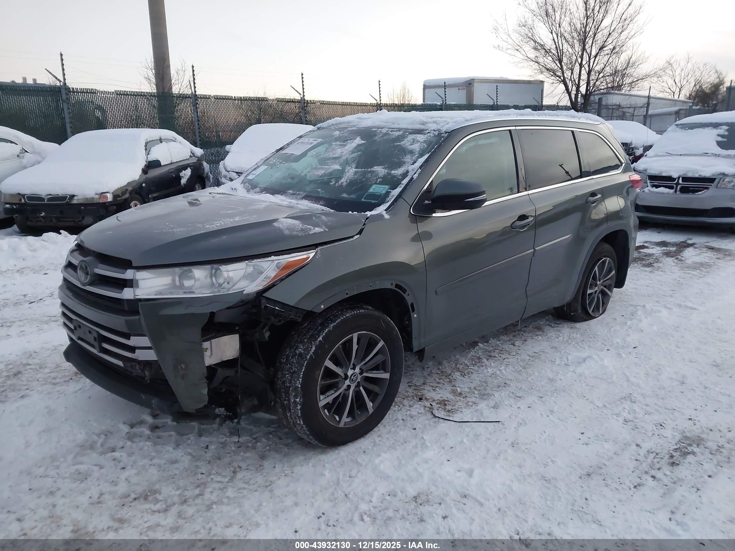 TOYOTA HIGHLANDER image 2