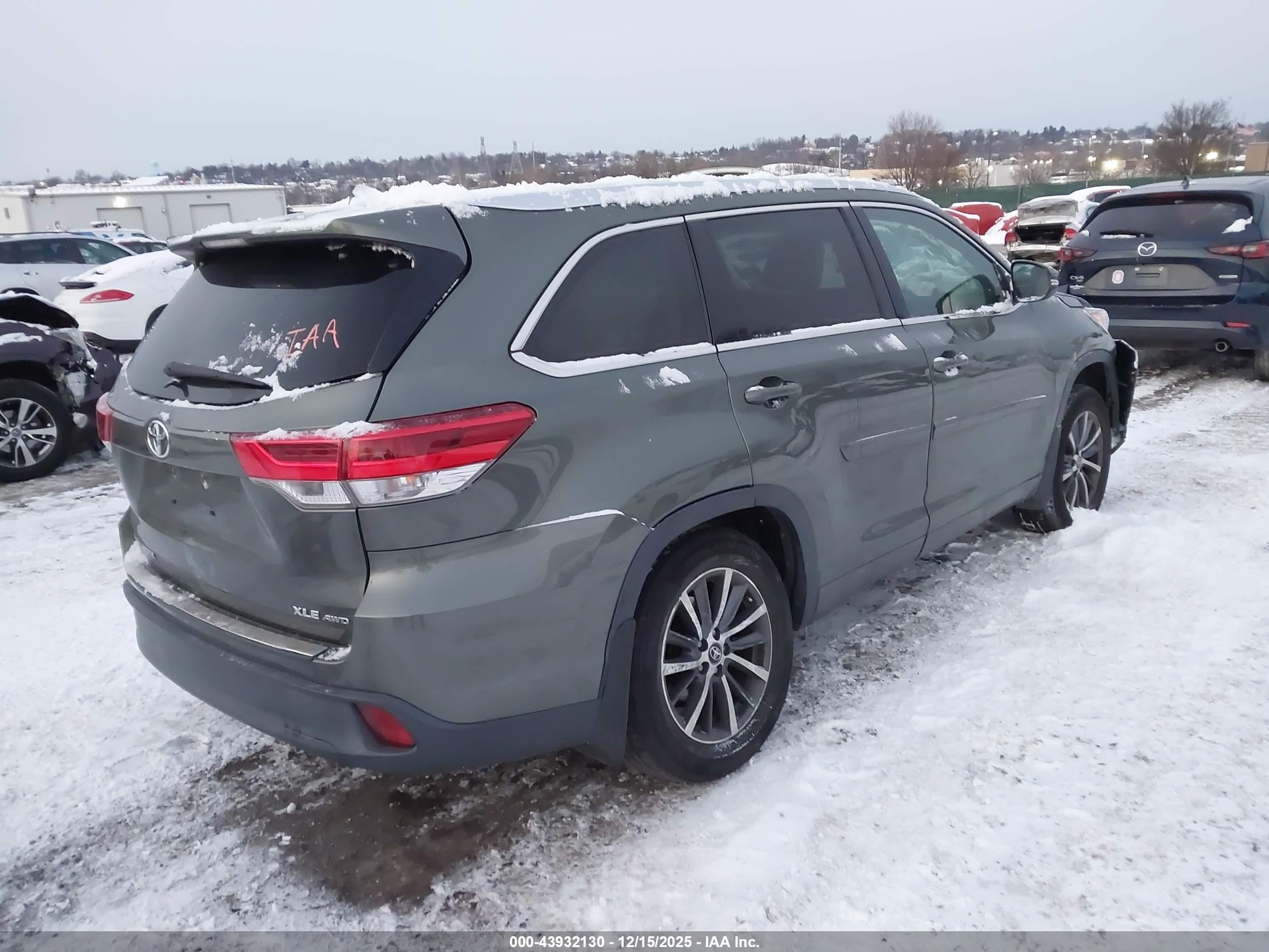 TOYOTA HIGHLANDER image 4