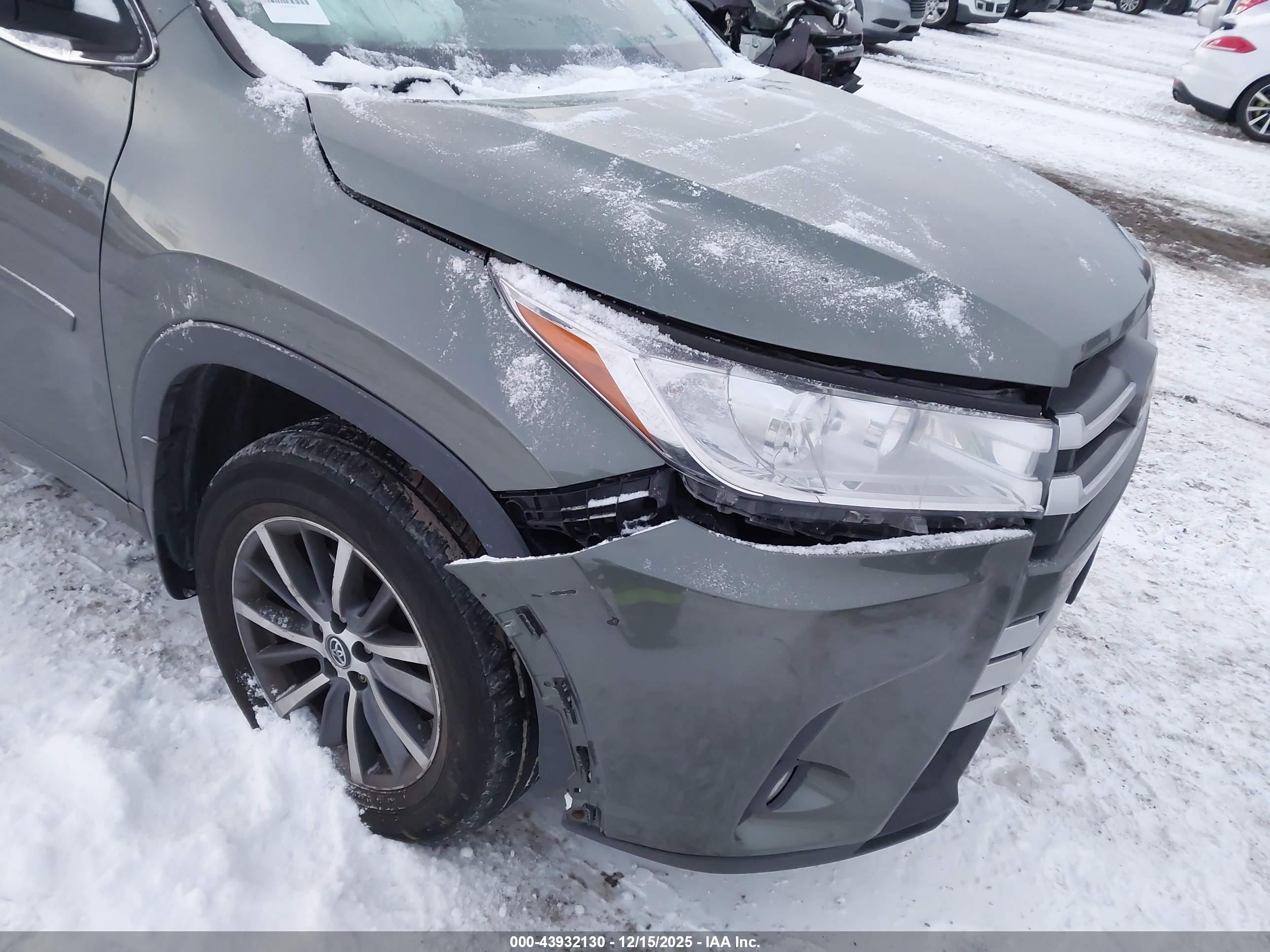 TOYOTA HIGHLANDER image 6