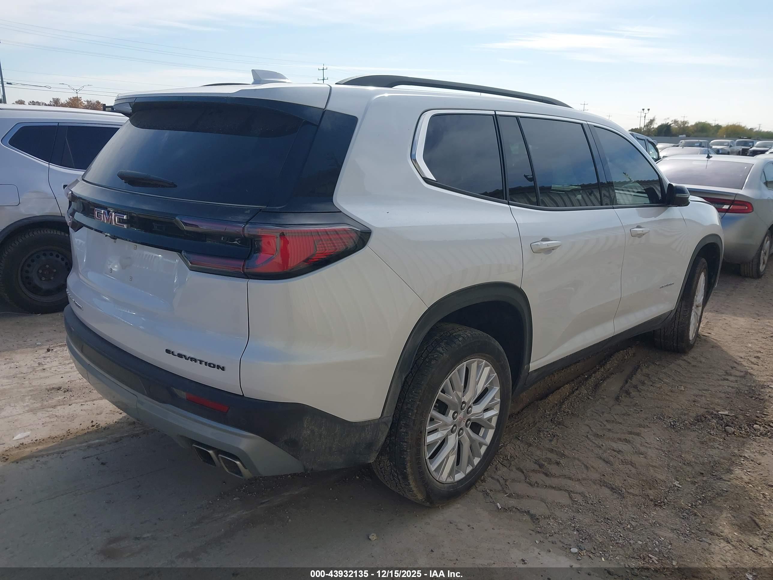 GMC ACADIA image 4