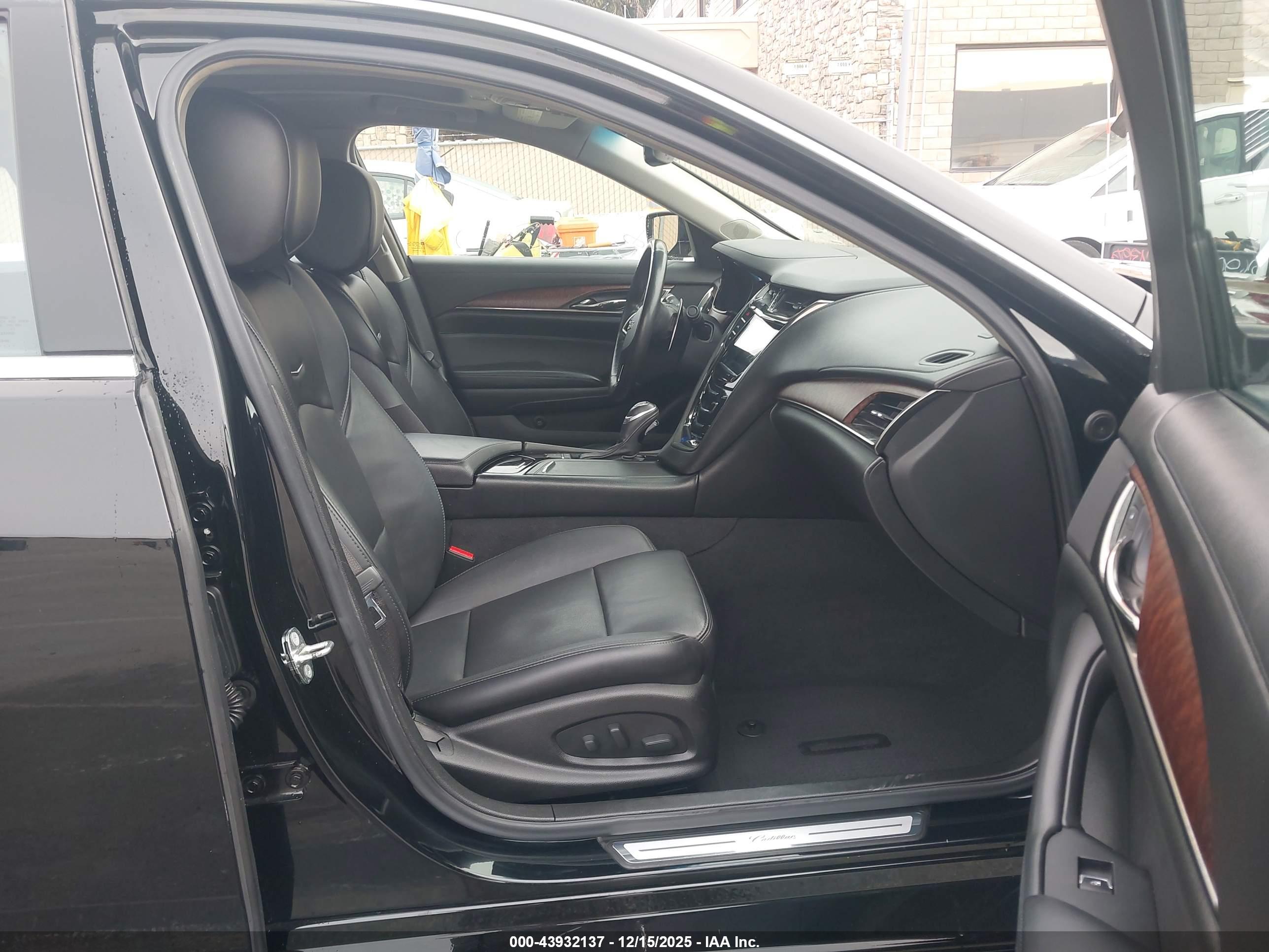 CADILLAC CTS image 5