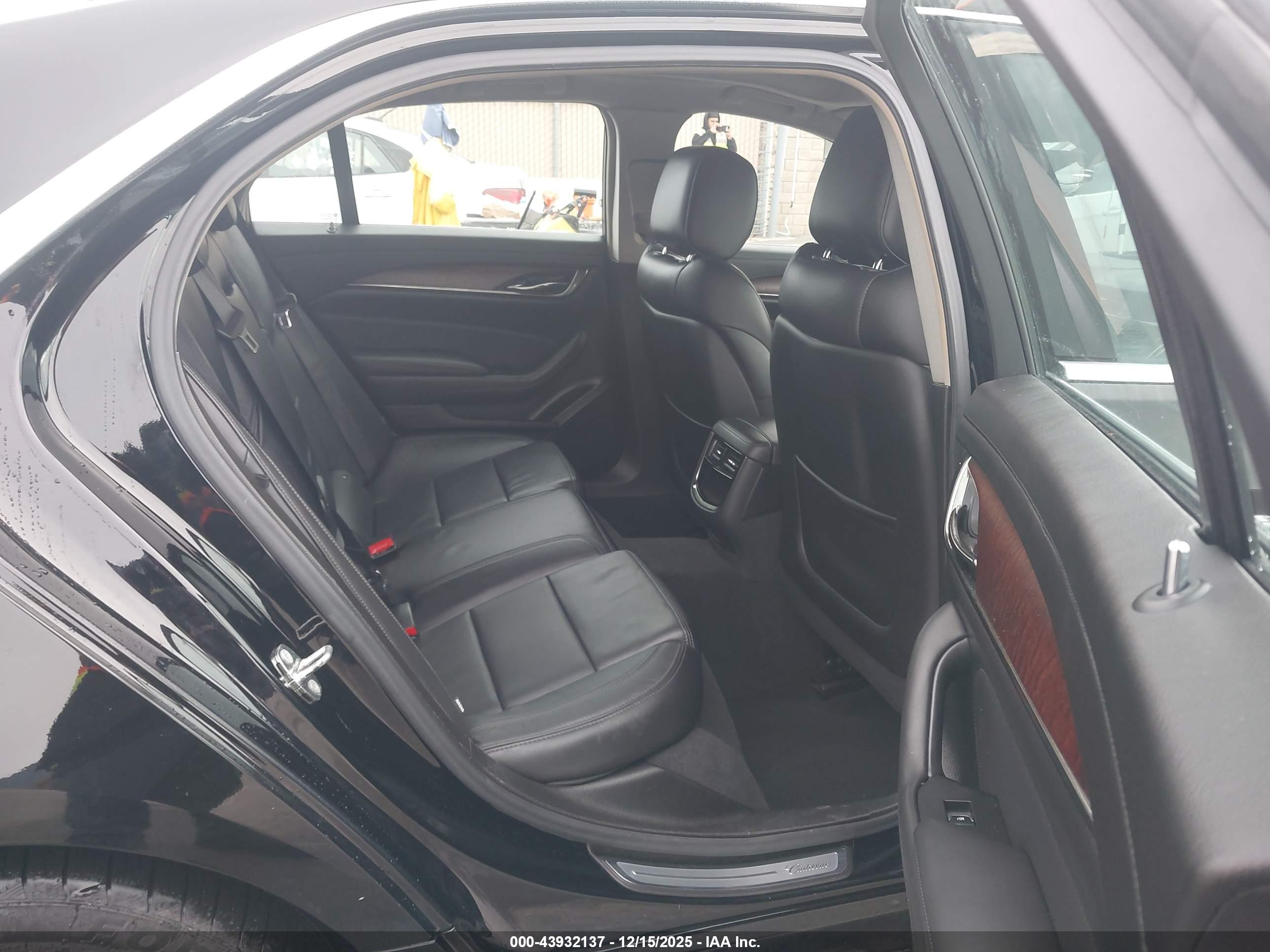 CADILLAC CTS image 8