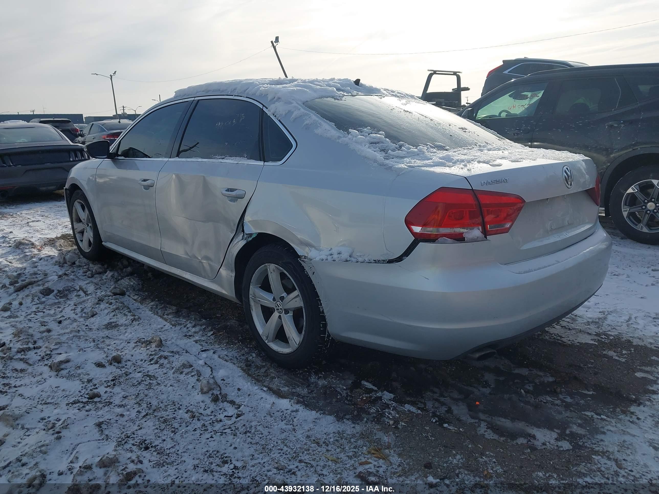 VOLKSWAGEN PASSAT image 3