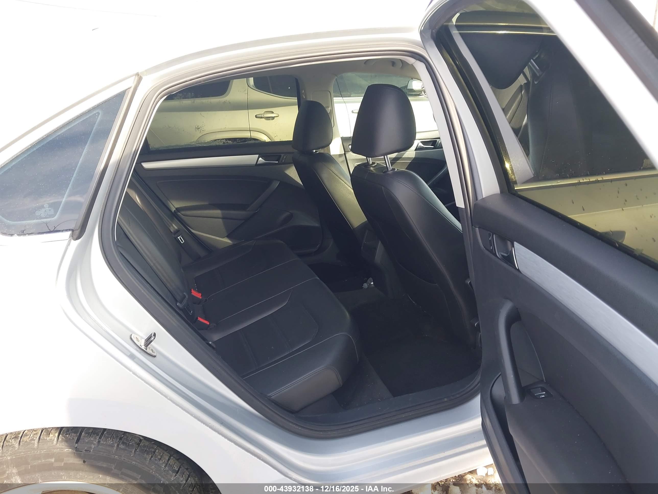 VOLKSWAGEN PASSAT image 8