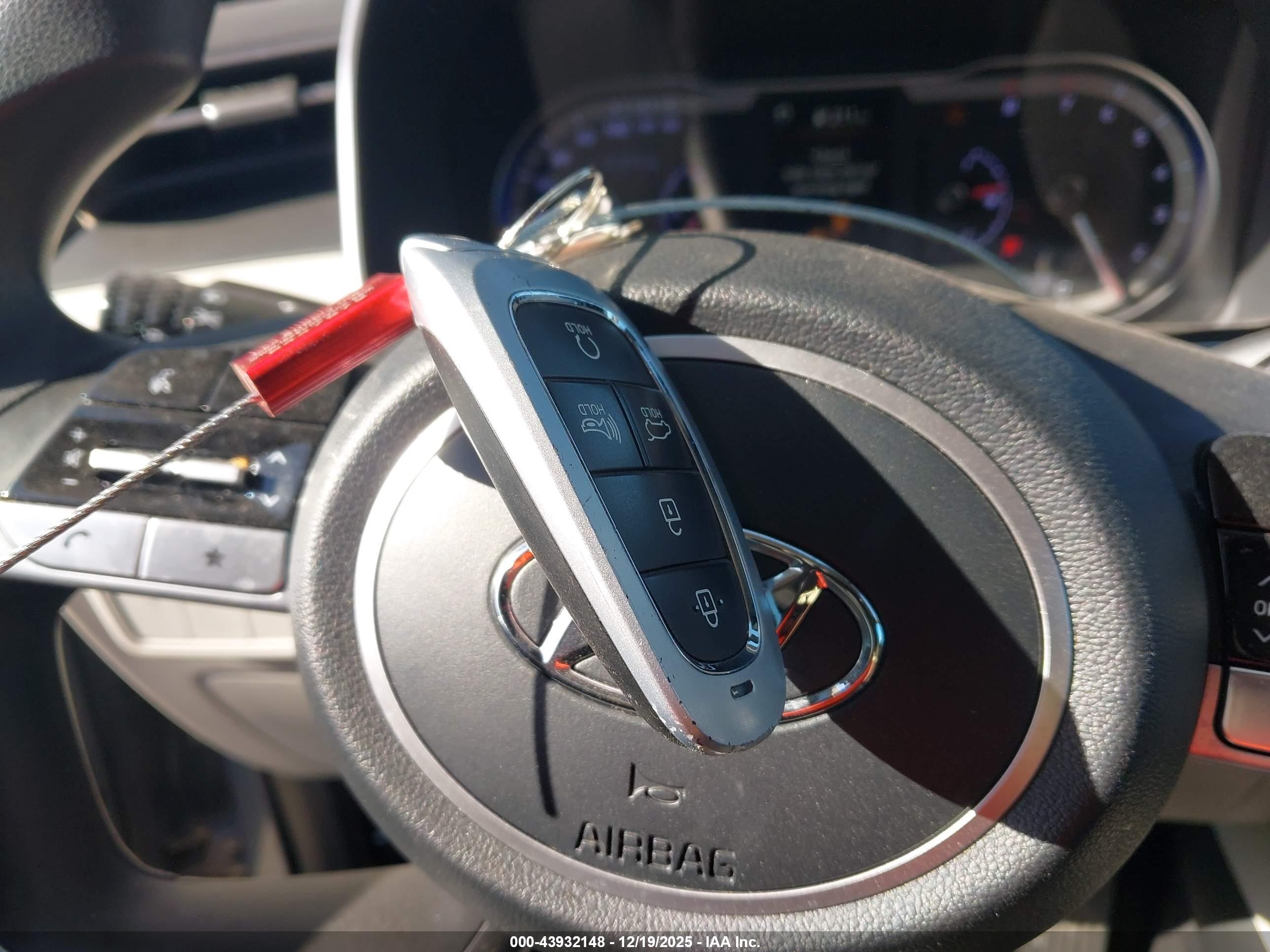 HYUNDAI TUCSON image 11