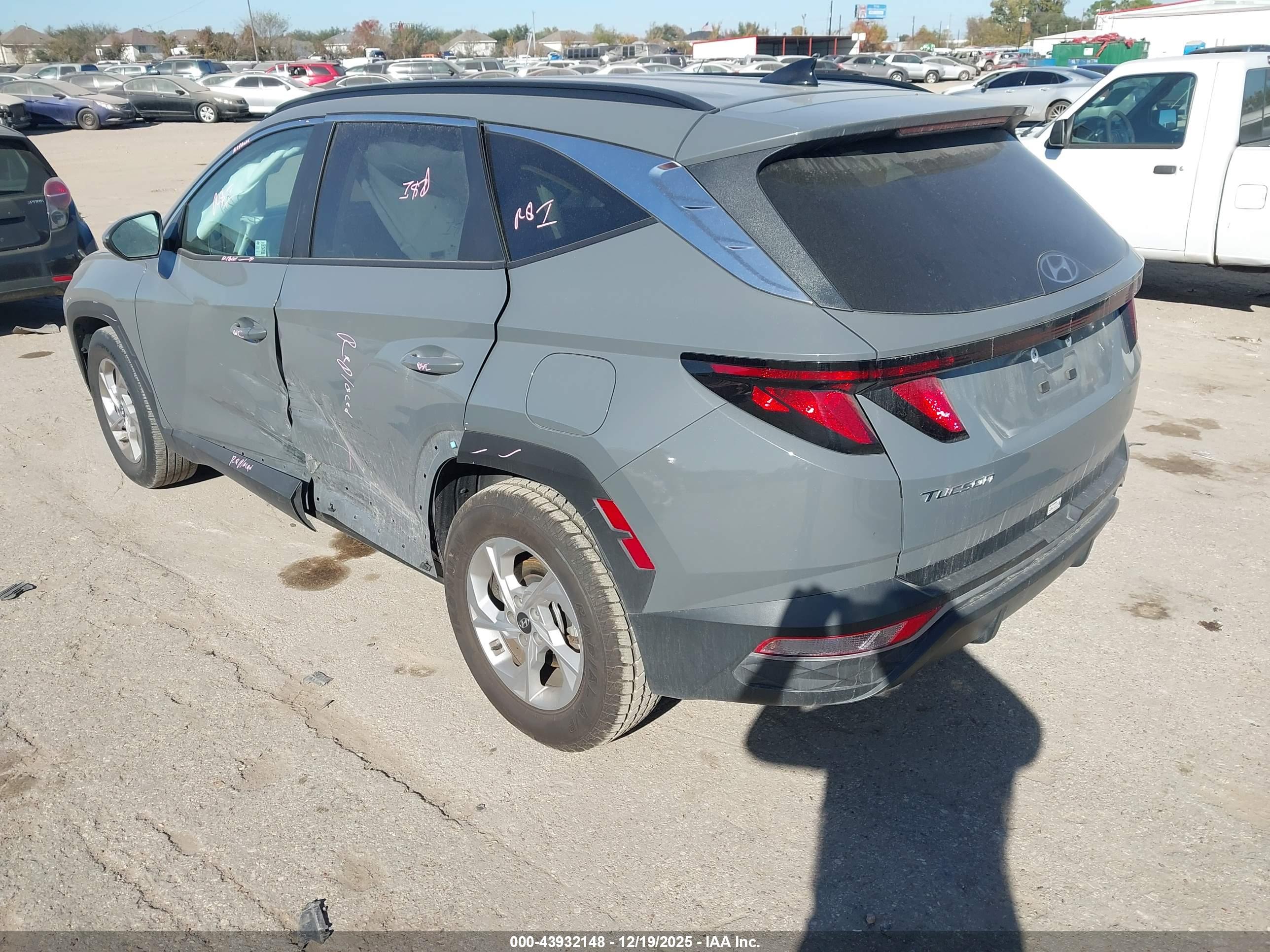 HYUNDAI TUCSON image 3