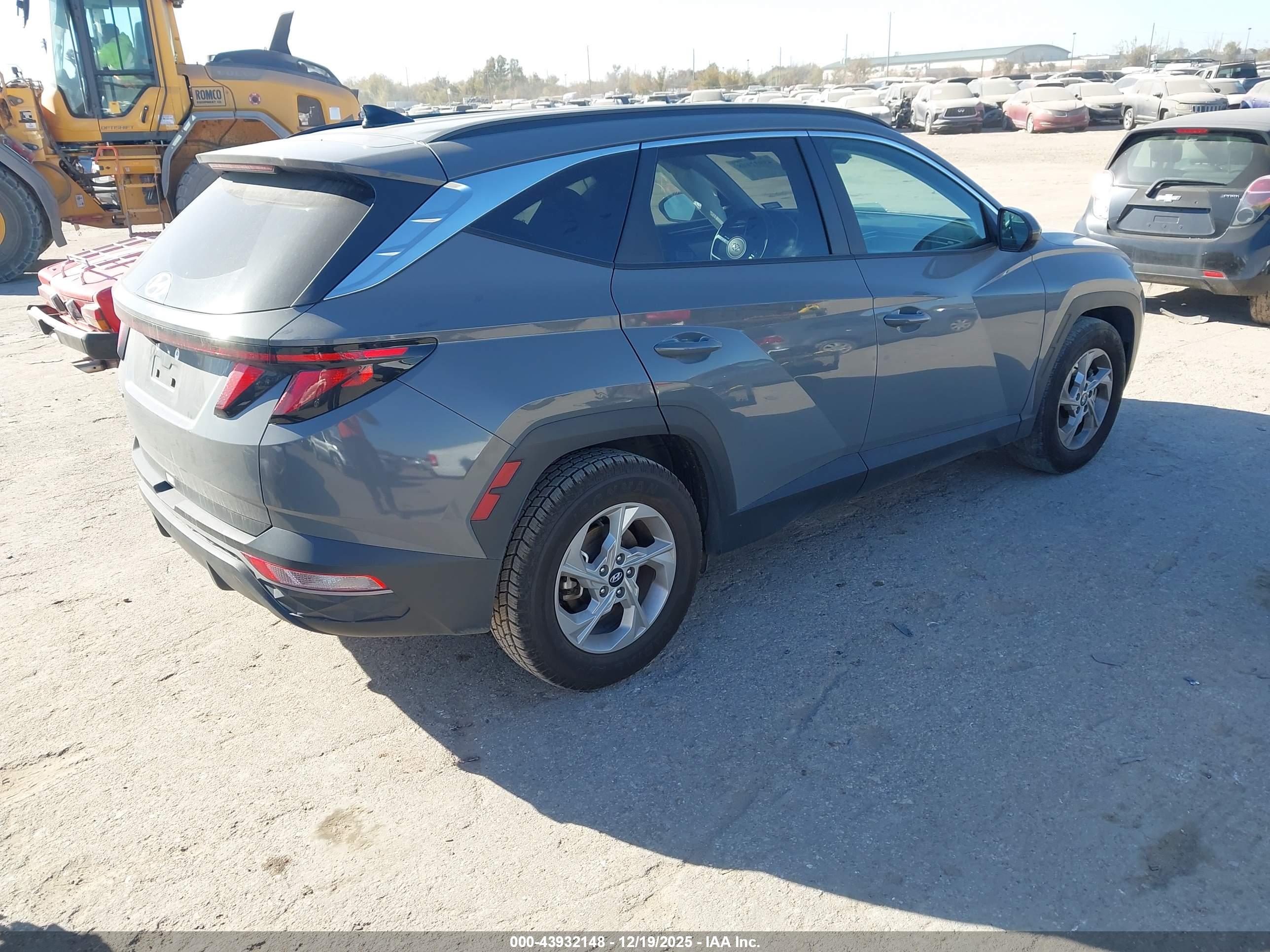 HYUNDAI TUCSON image 4