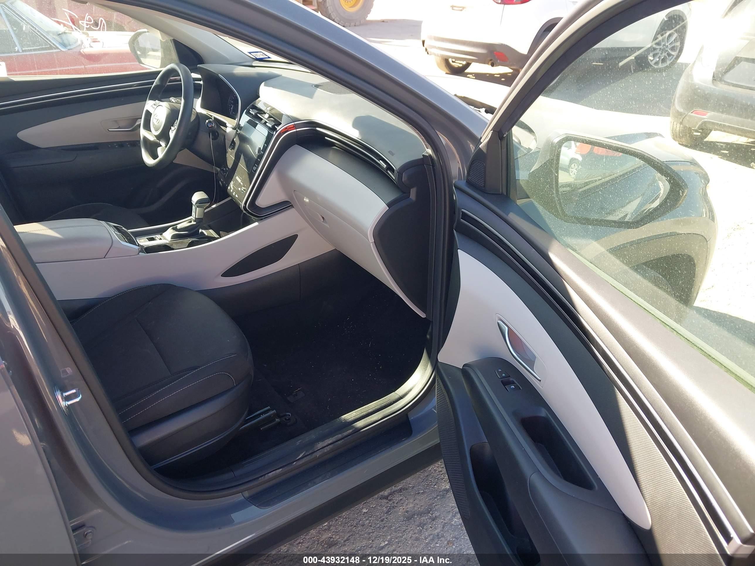 HYUNDAI TUCSON image 5