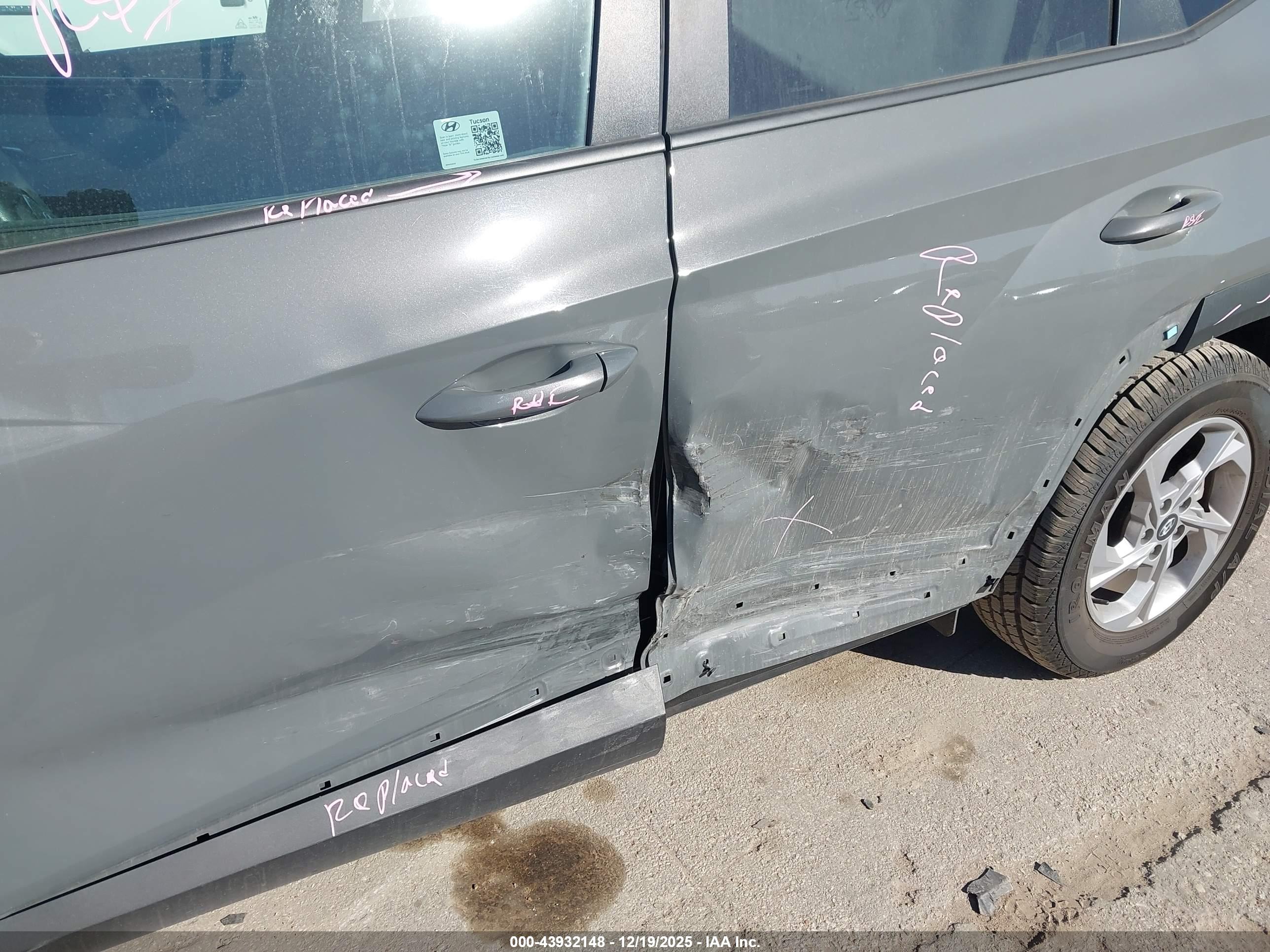 HYUNDAI TUCSON image 6