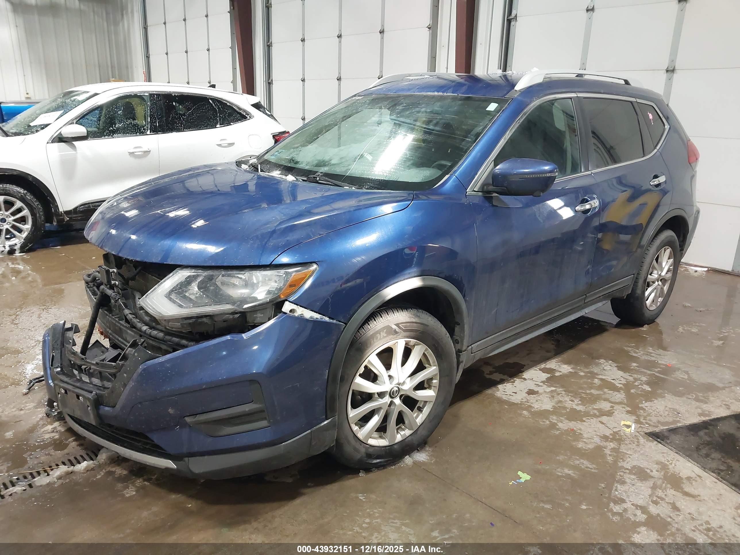 NISSAN ROGUE image 2