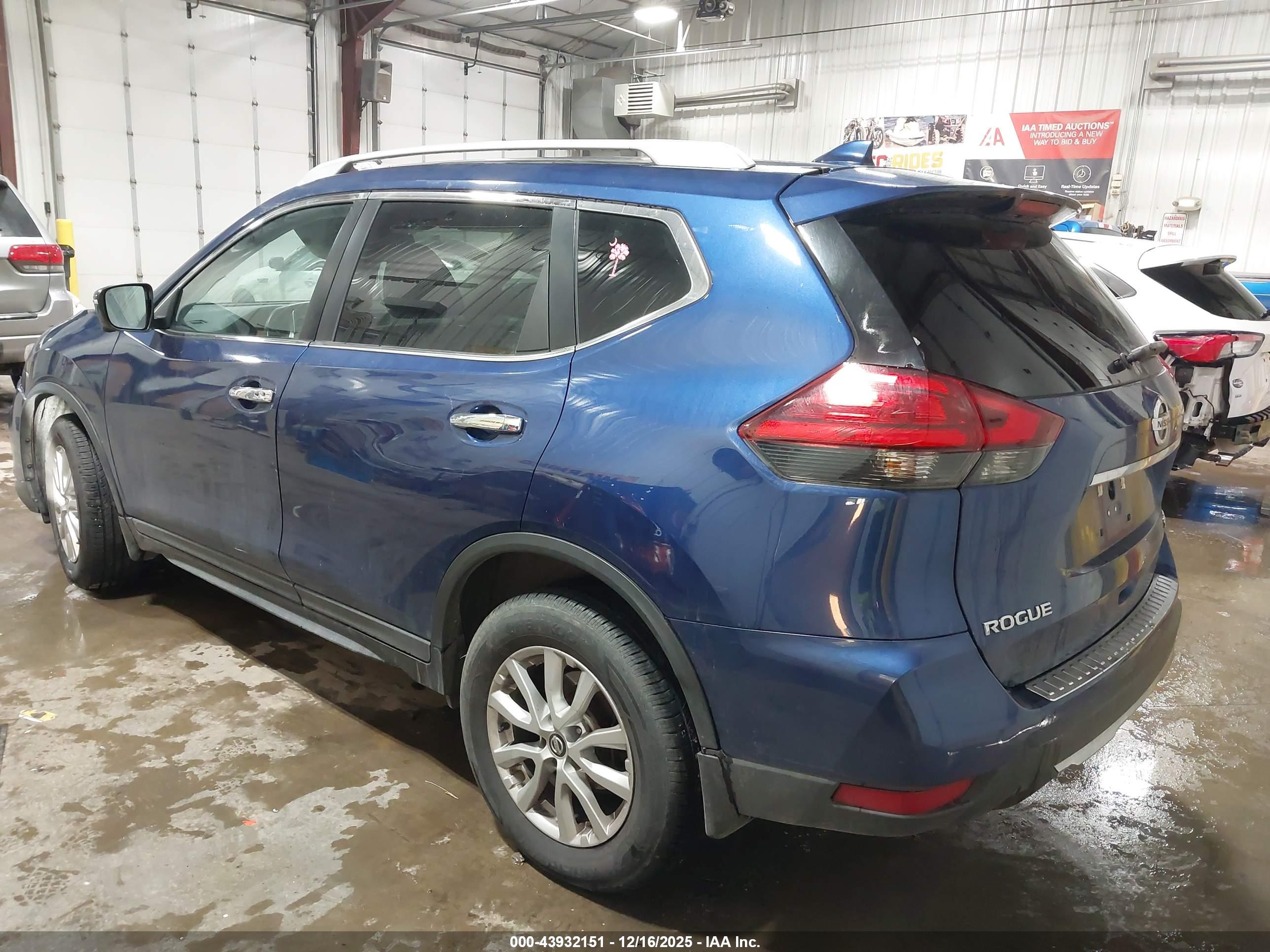 NISSAN ROGUE image 3