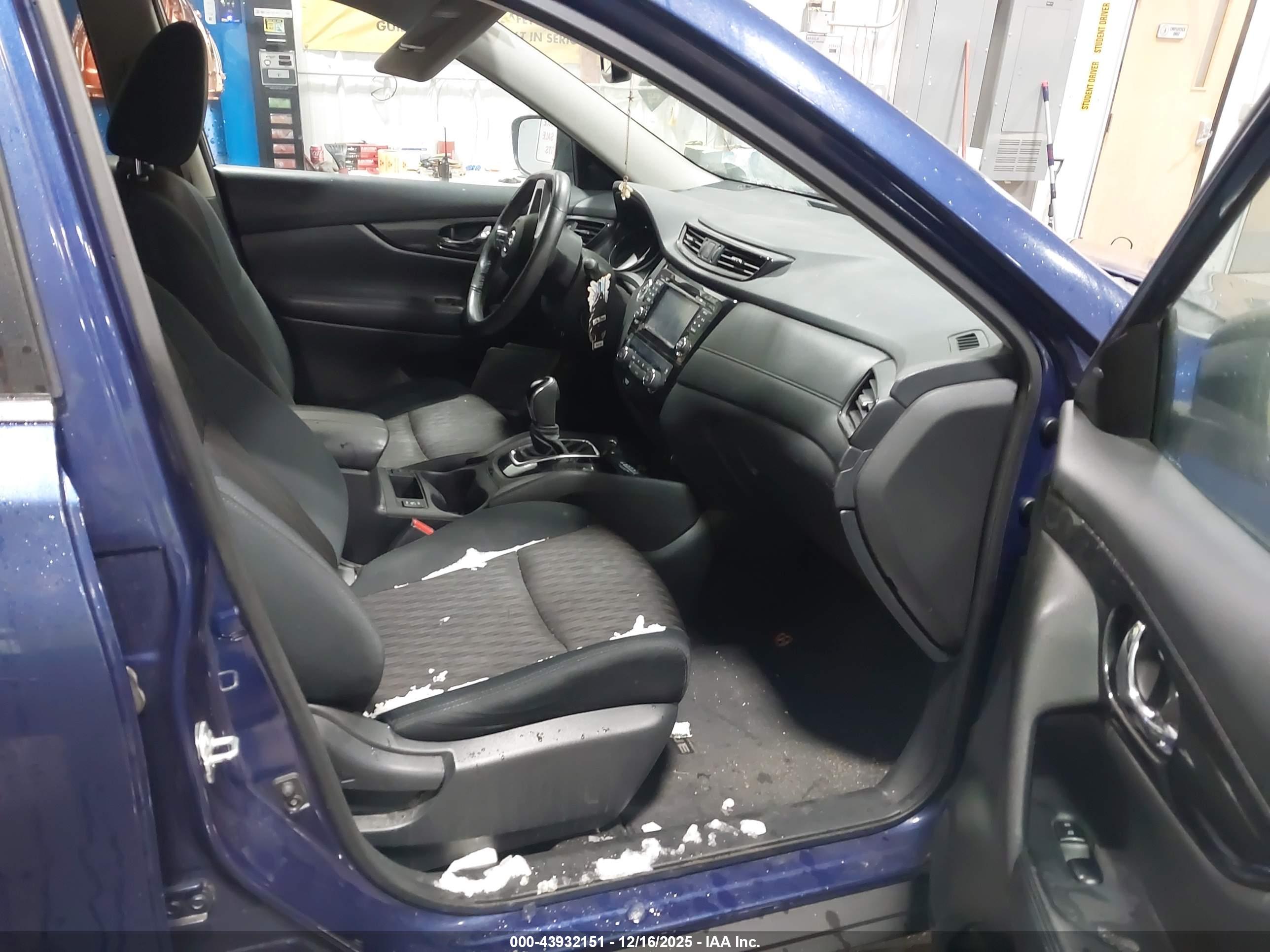 NISSAN ROGUE image 5