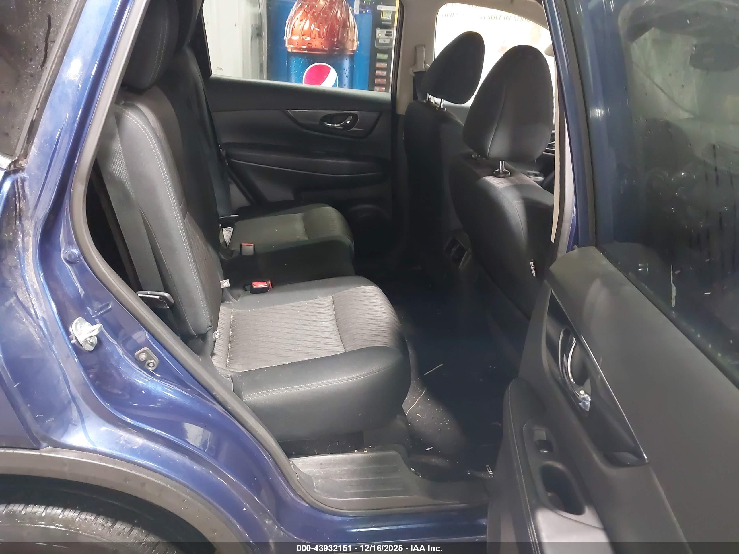 NISSAN ROGUE image 8