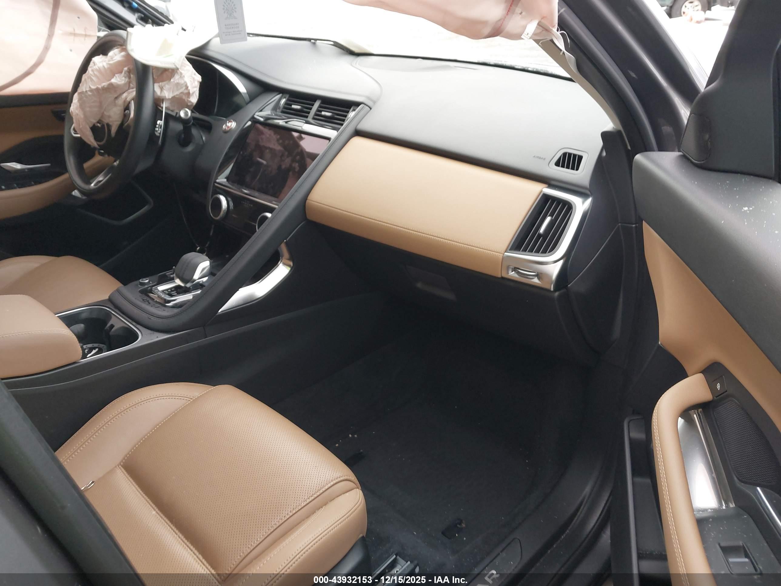 JAGUAR E-PACE image 5