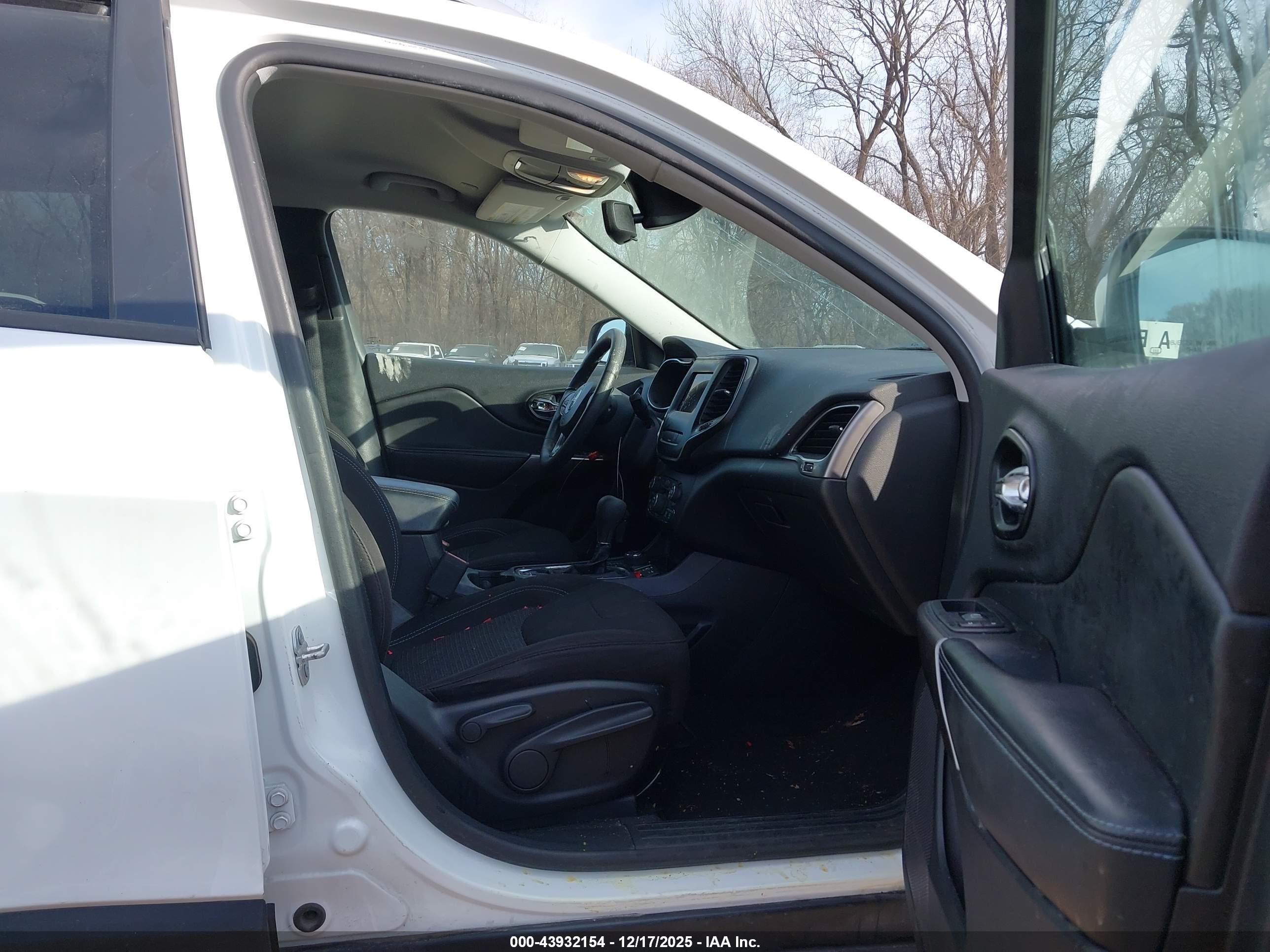 JEEP CHEROKEE image 5