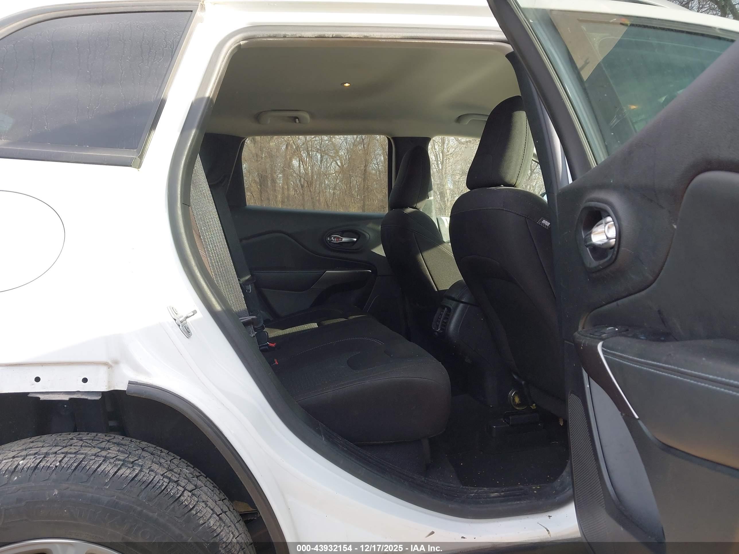 JEEP CHEROKEE image 8