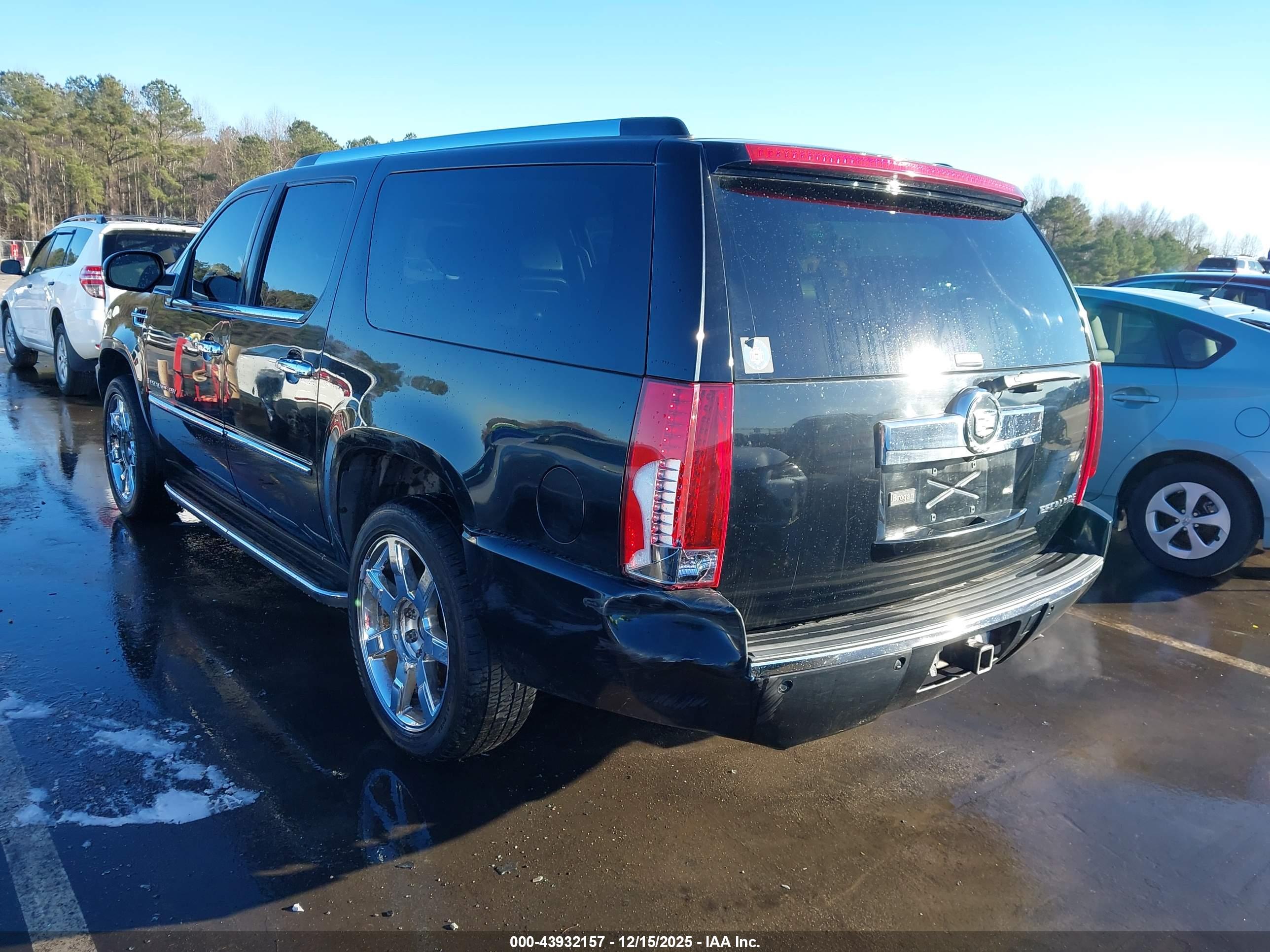 CADILLAC ESCALADE image 3