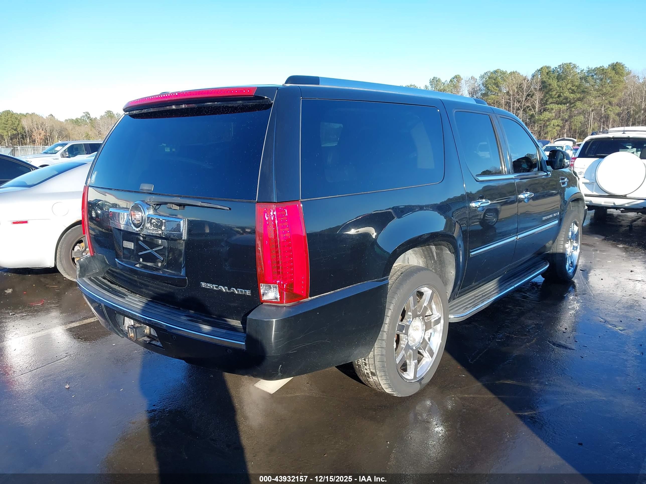 CADILLAC ESCALADE image 4