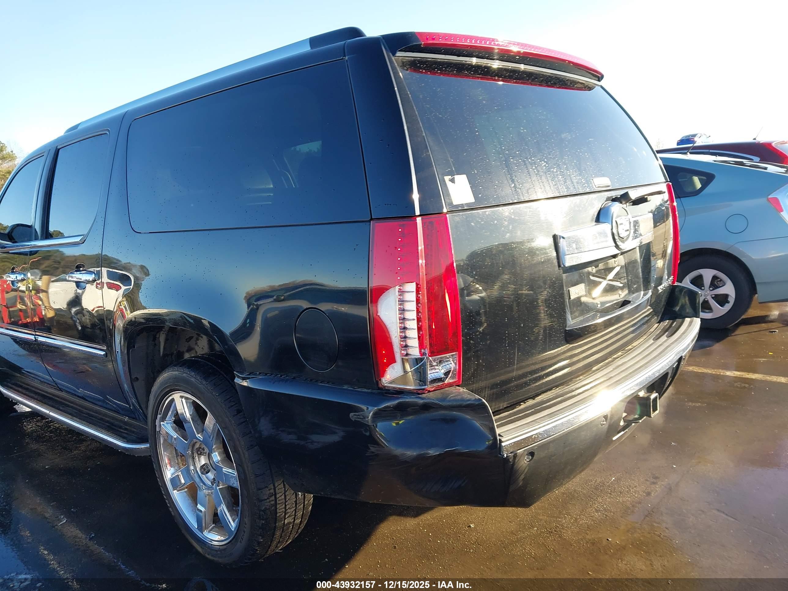CADILLAC ESCALADE image 6