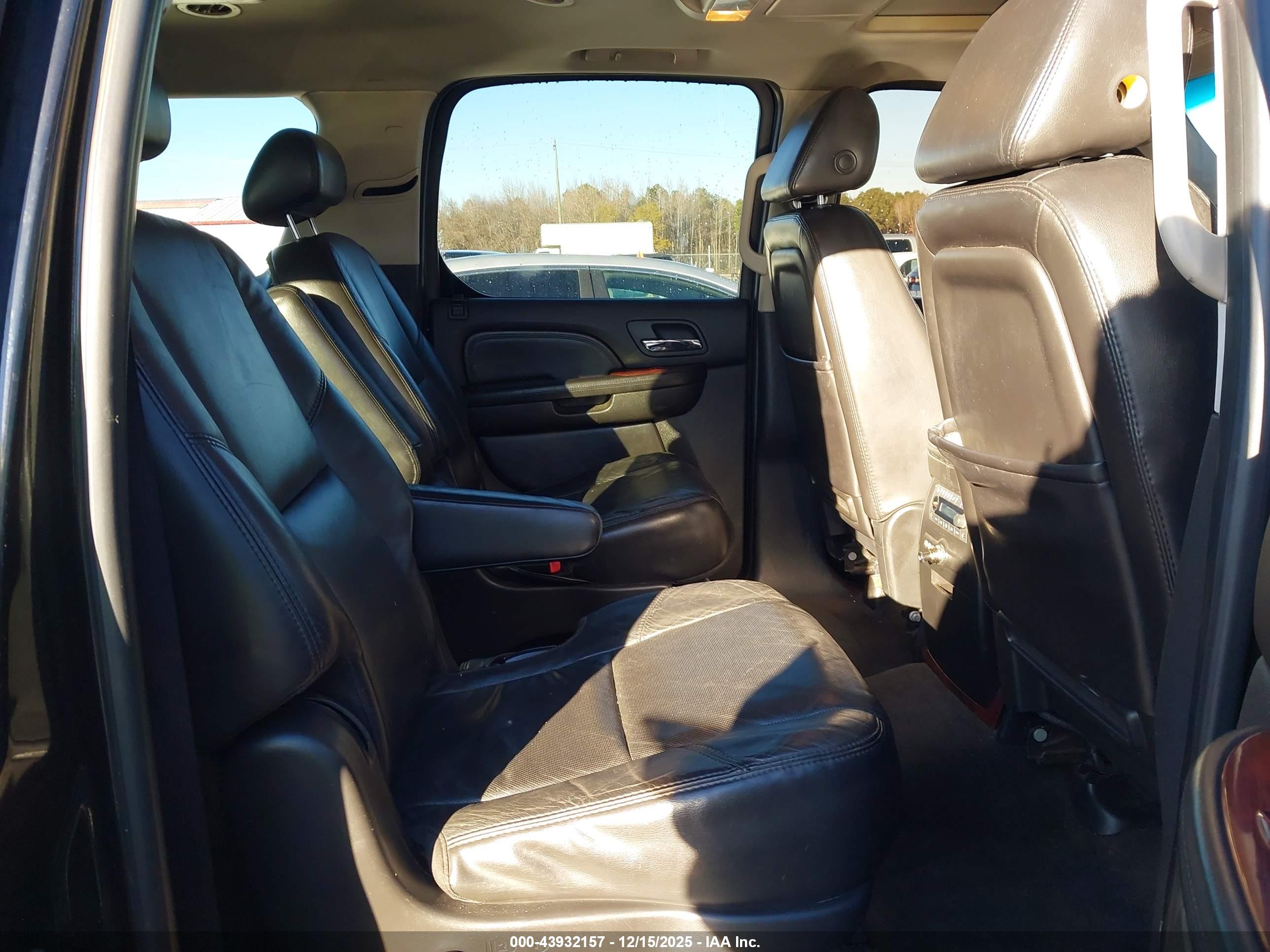 CADILLAC ESCALADE image 8
