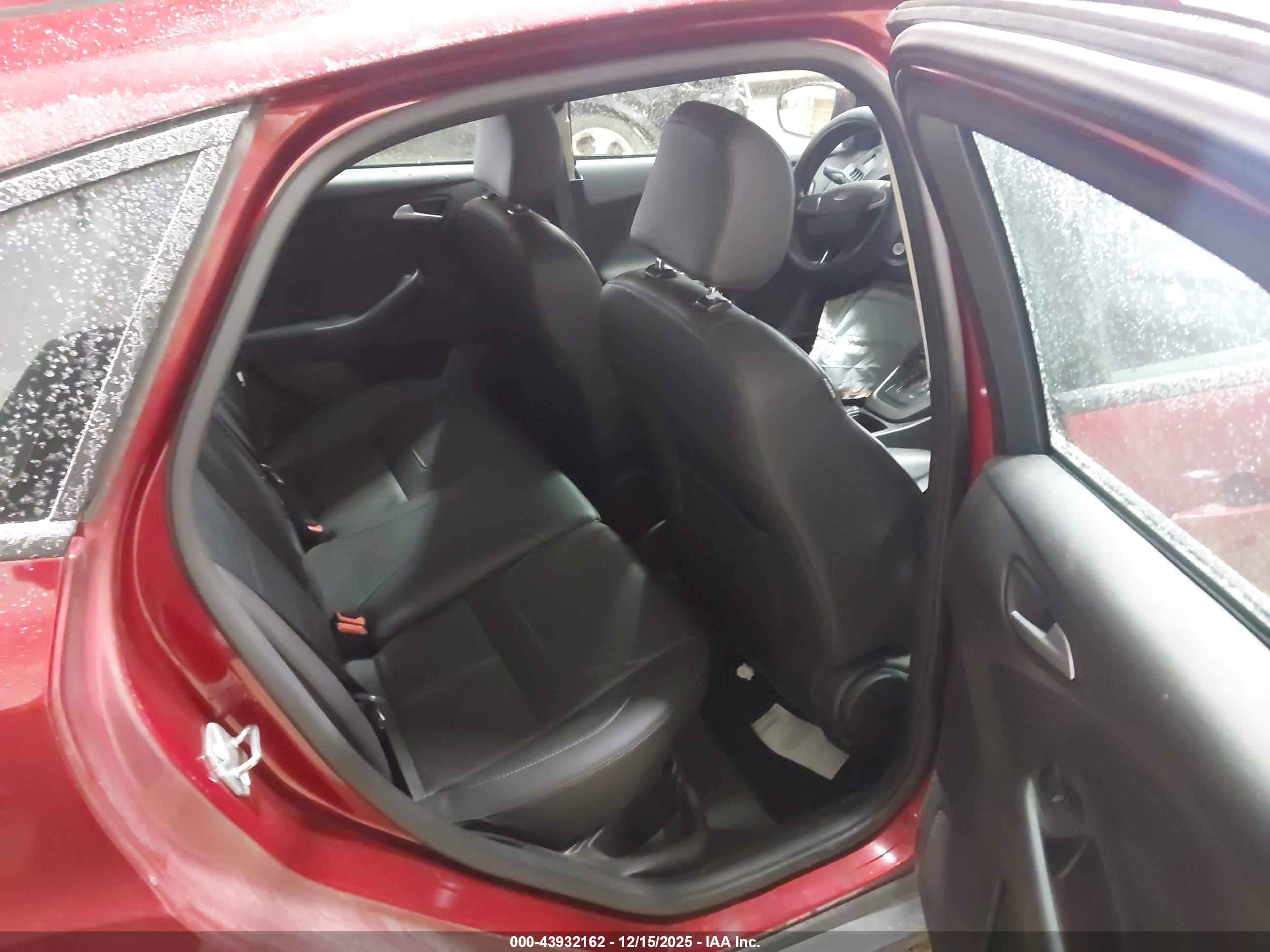 FORD FOCUS image 8