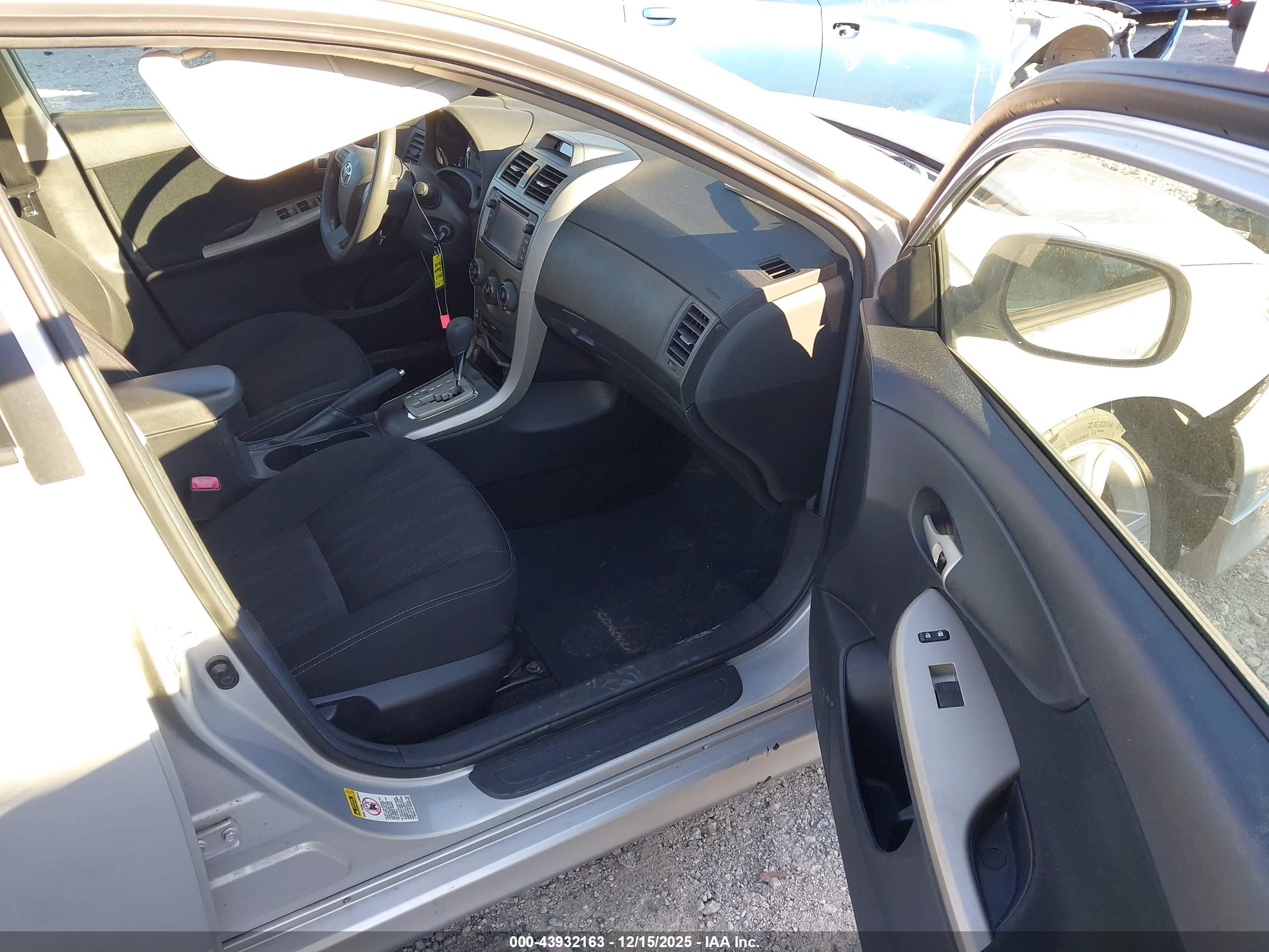 TOYOTA COROLLA image 5