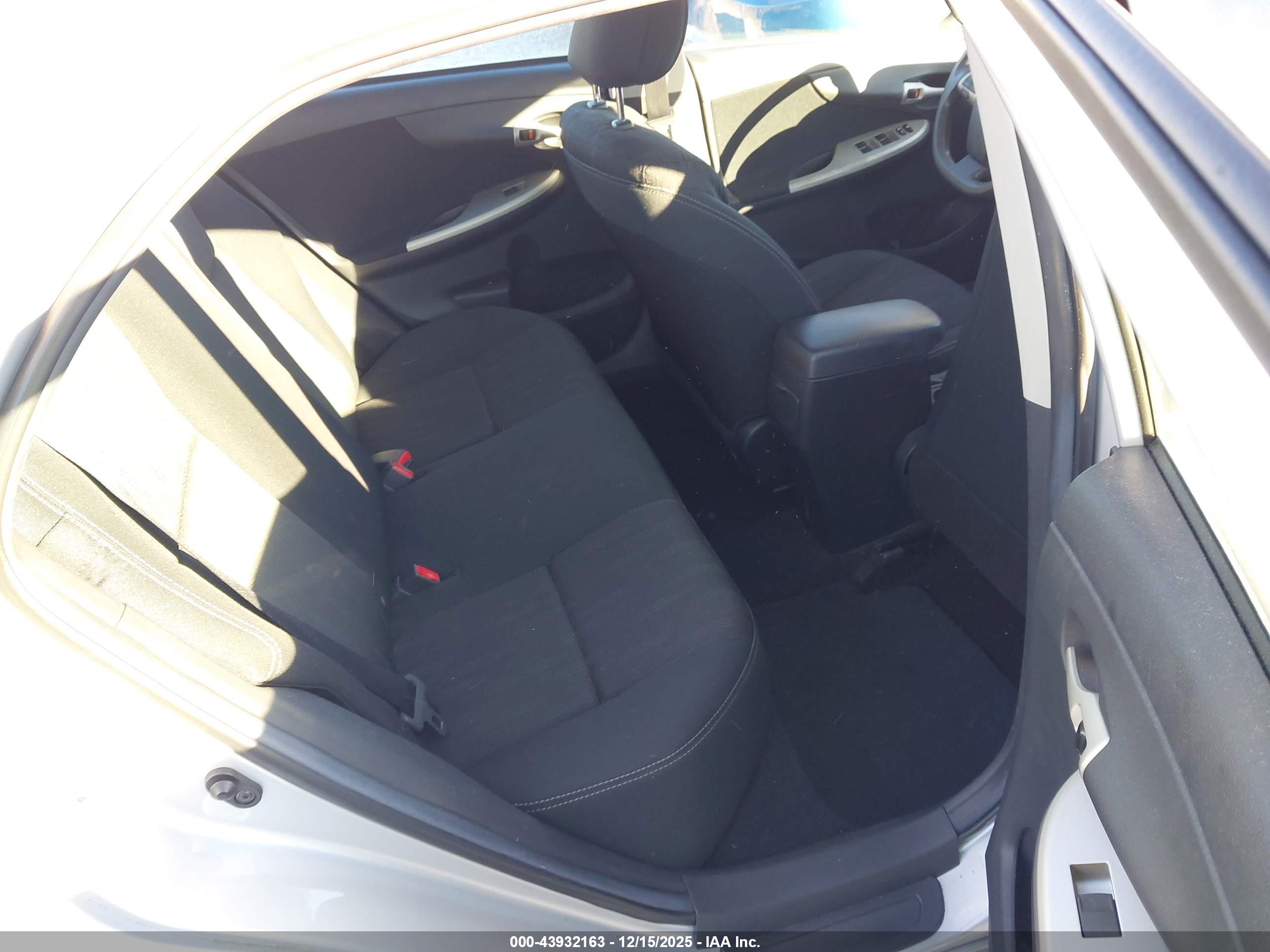 TOYOTA COROLLA image 8