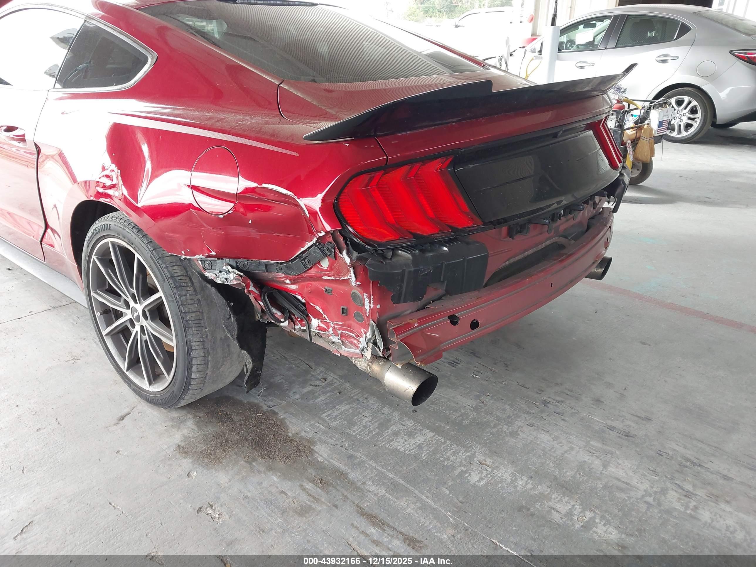 FORD MUSTANG image 6