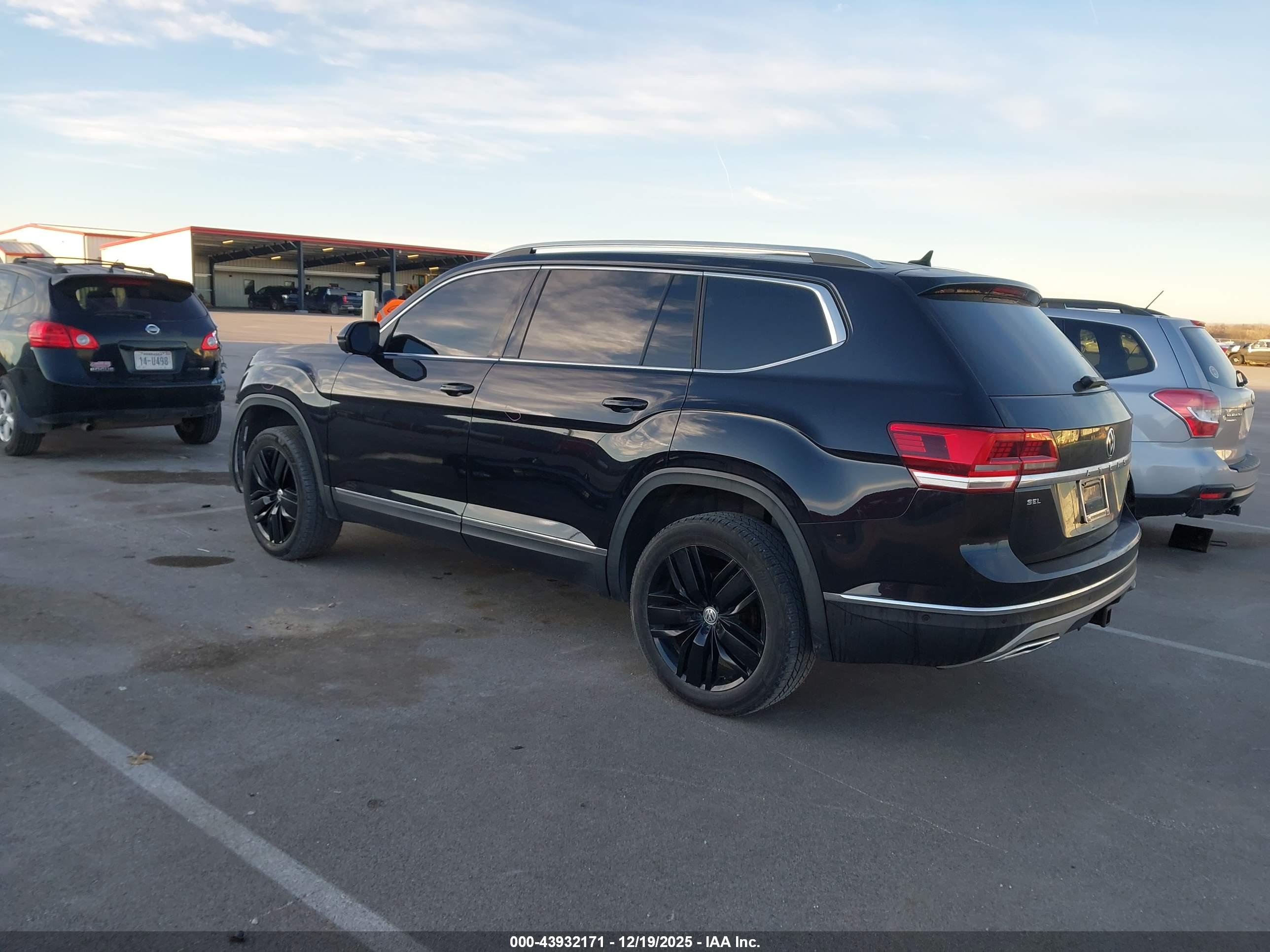 VOLKSWAGEN ATLAS image 3