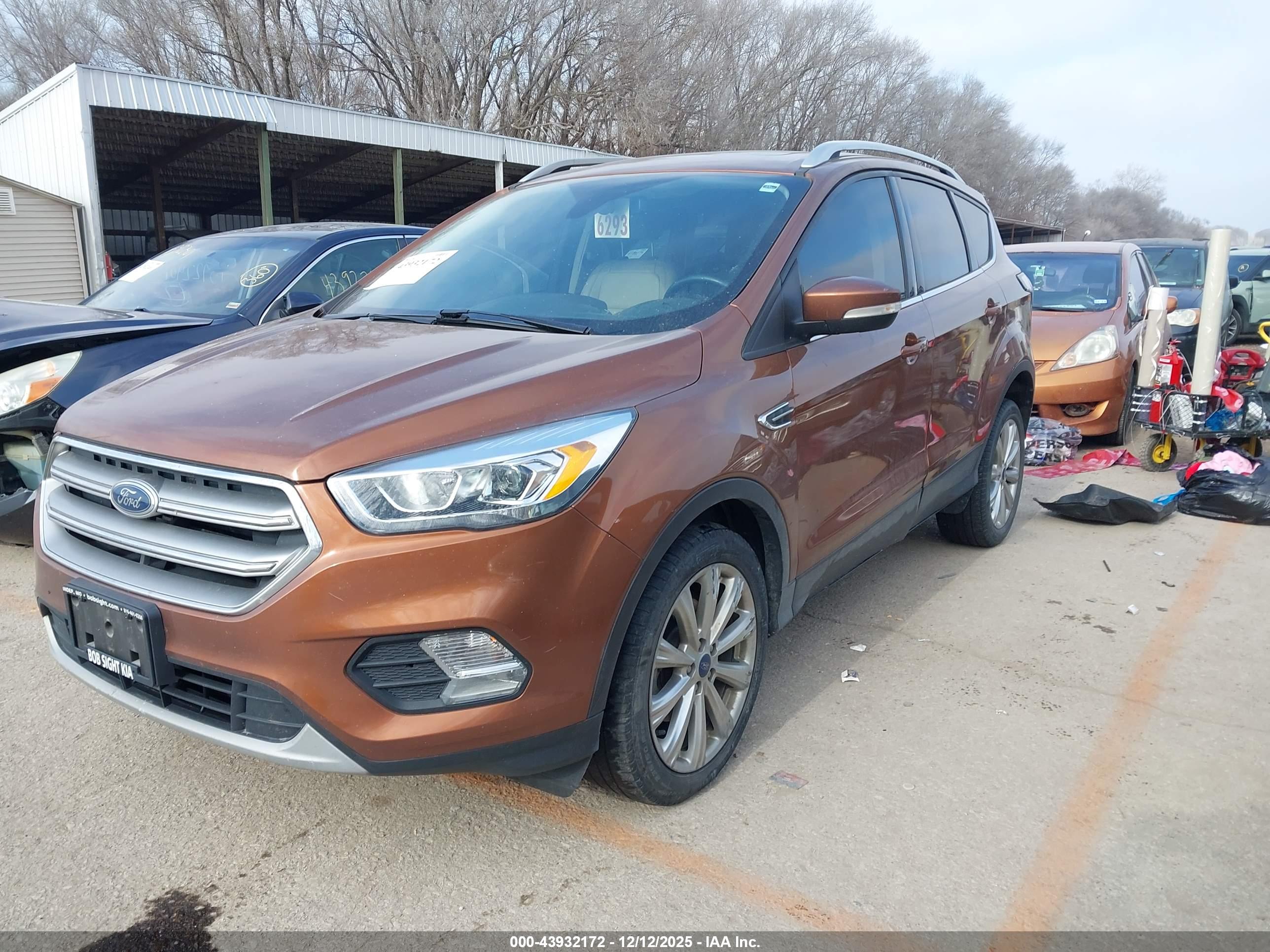 FORD ESCAPE image 2