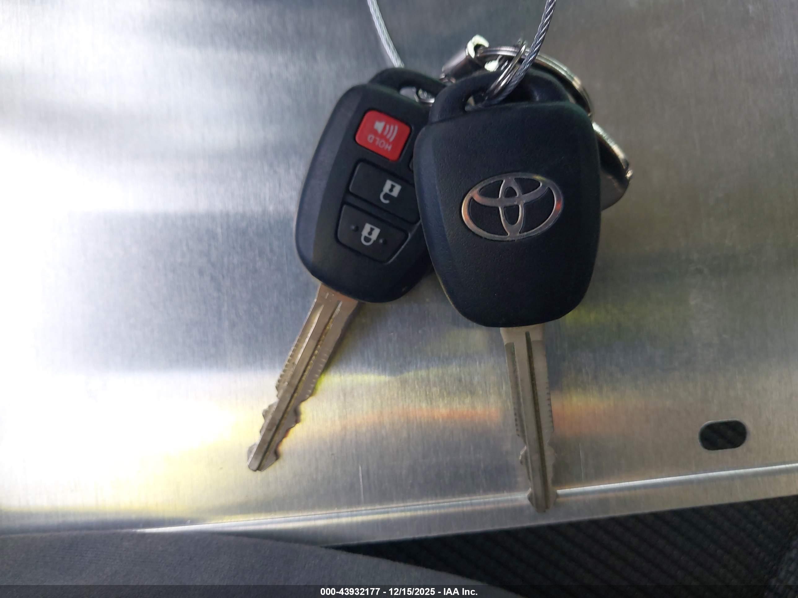 TOYOTA COROLLA image 11