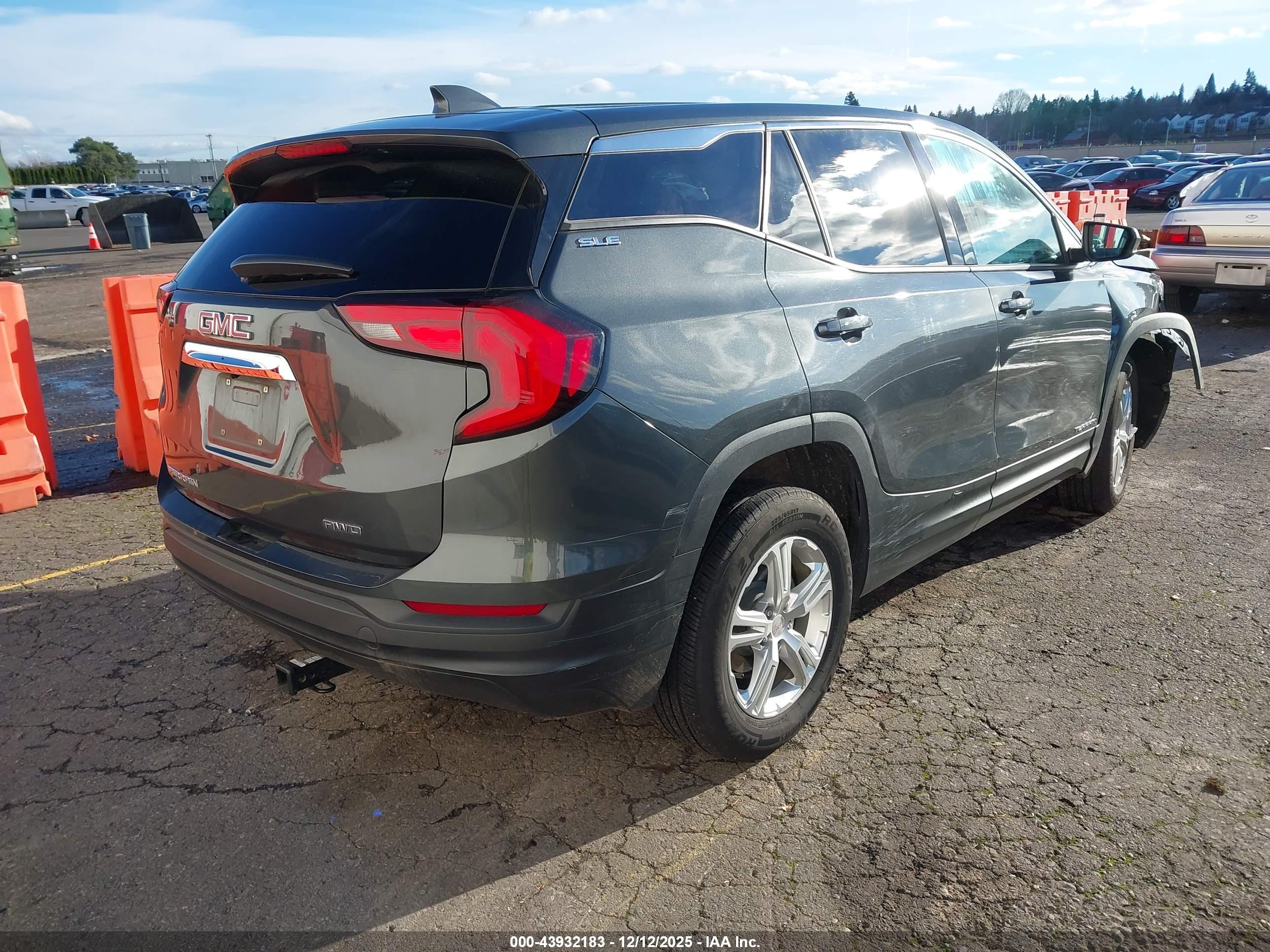 GMC TERRAIN image 4
