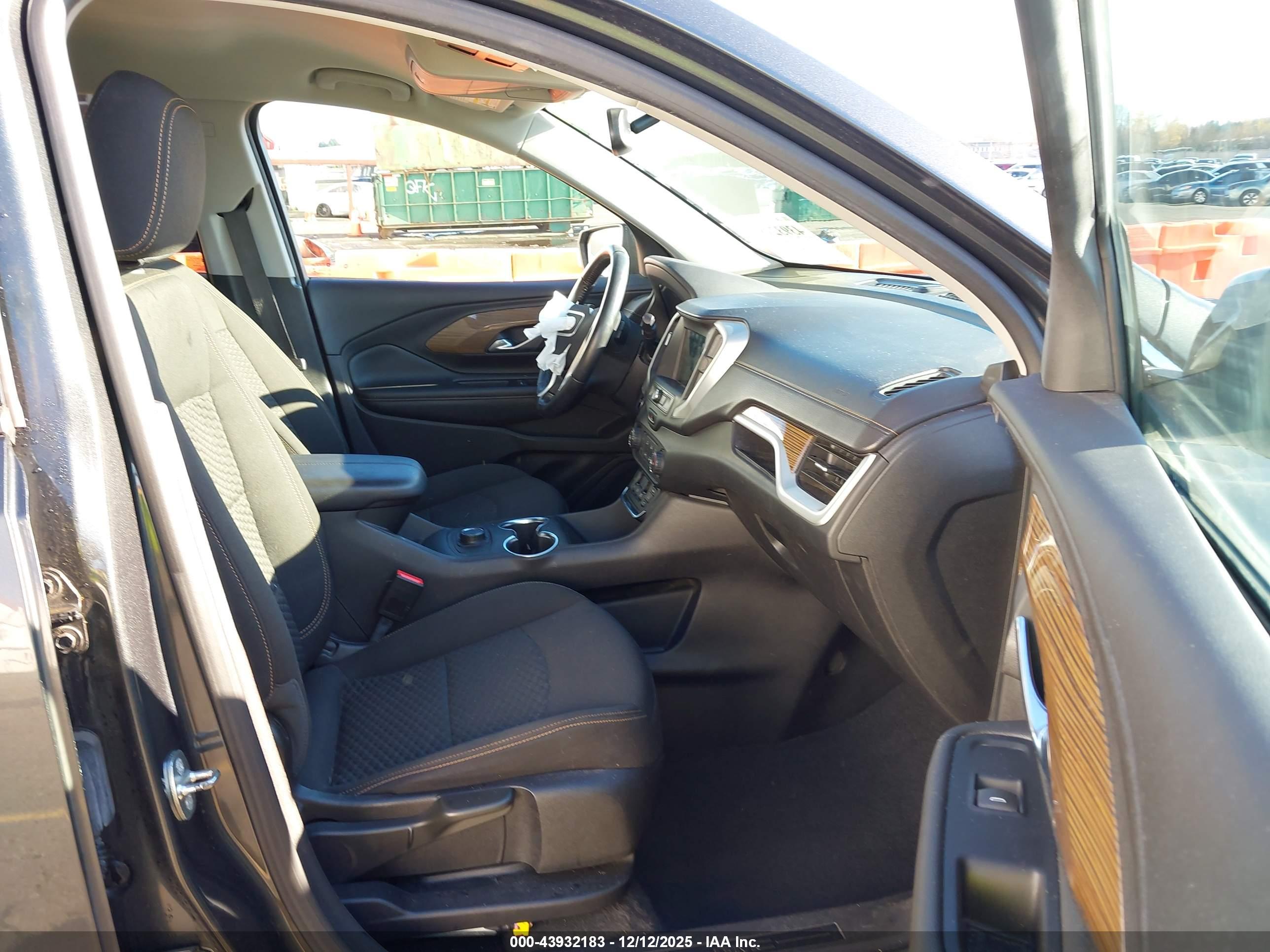 GMC TERRAIN image 5