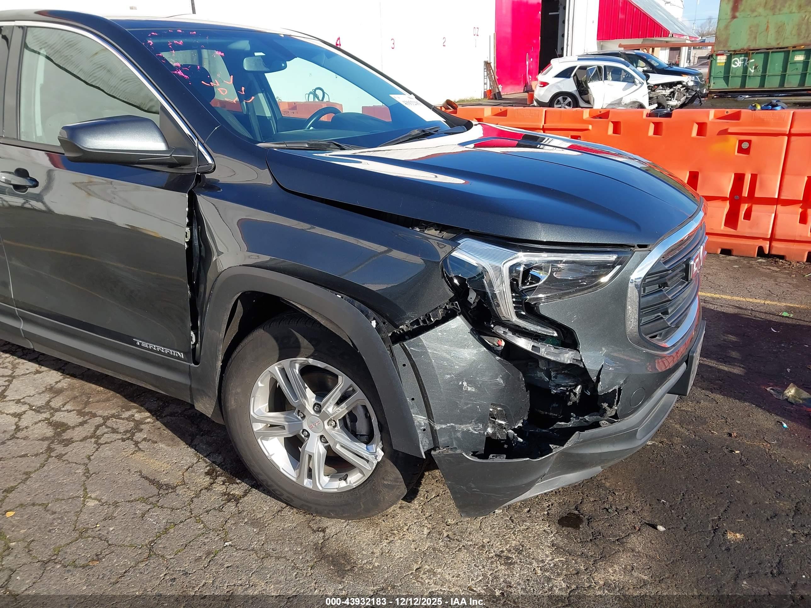GMC TERRAIN image 6