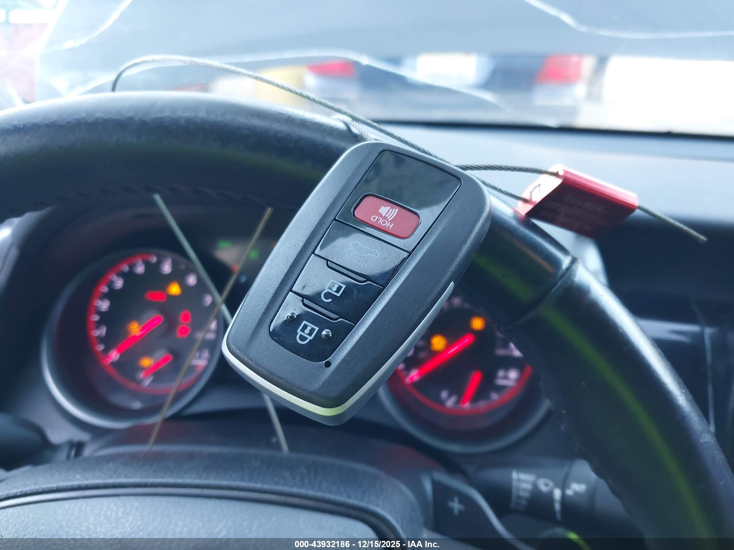 TOYOTA CAMRY image 11