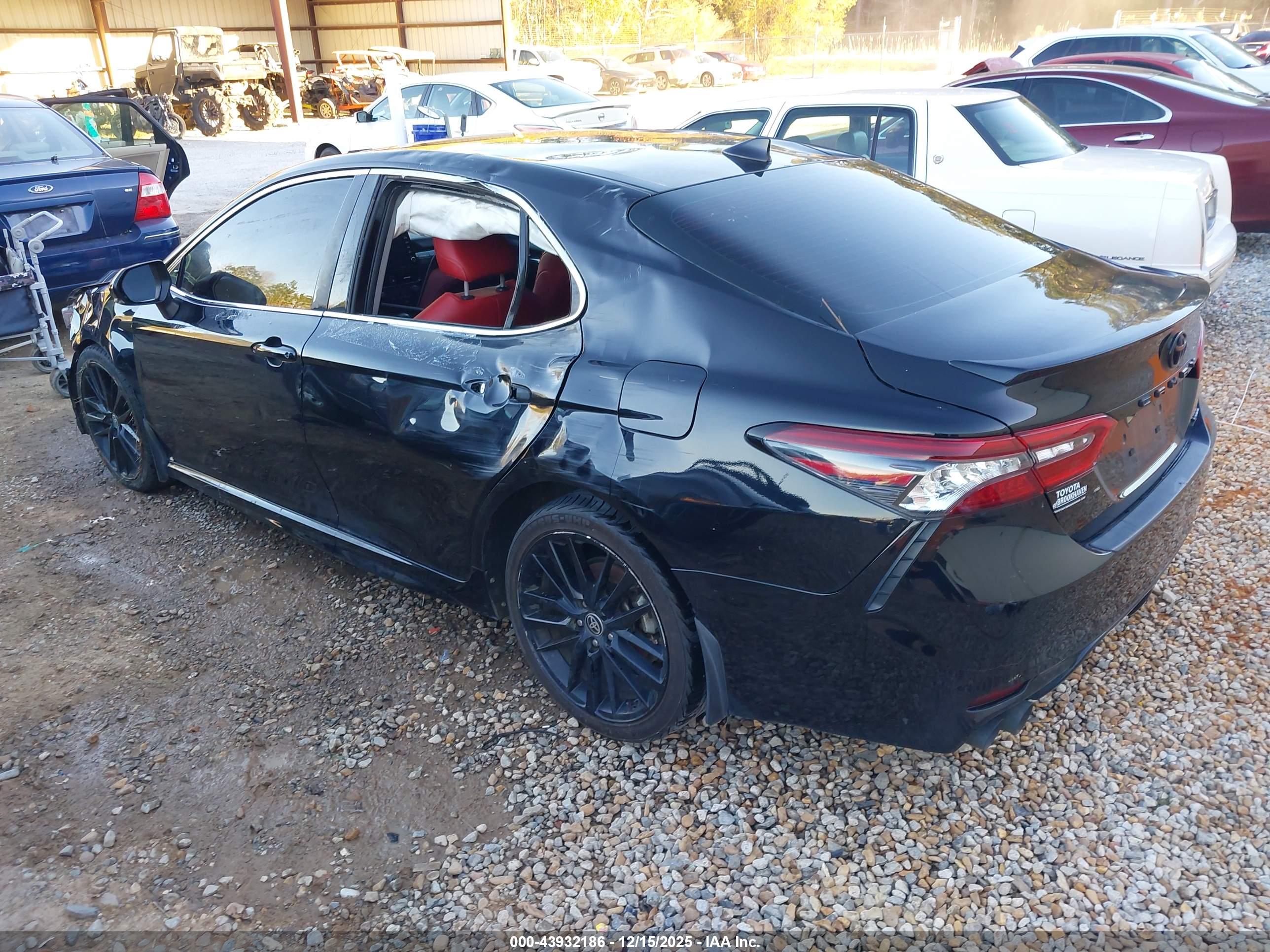 TOYOTA CAMRY image 3