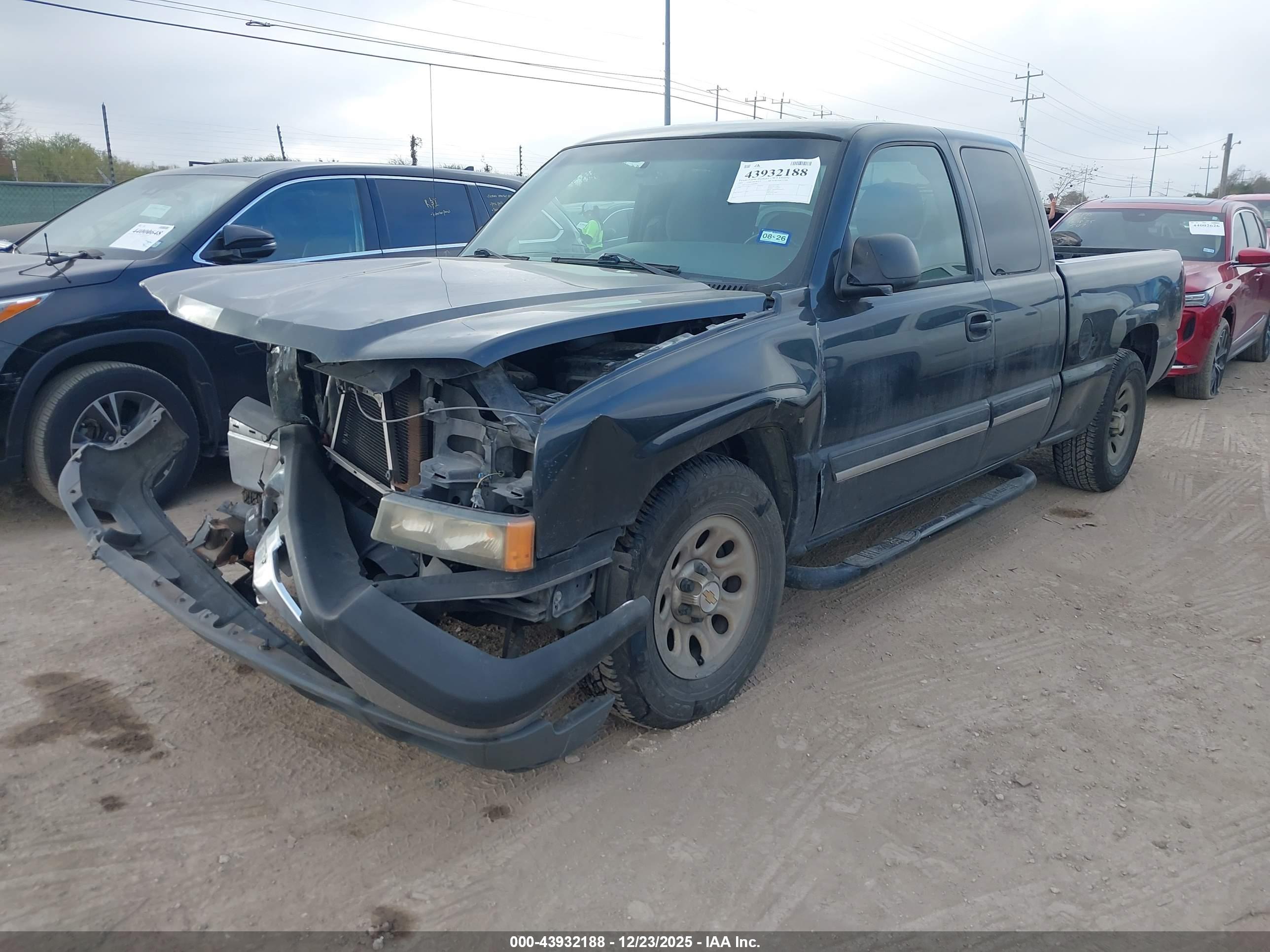 CHEVROLET SILVERADO image 2