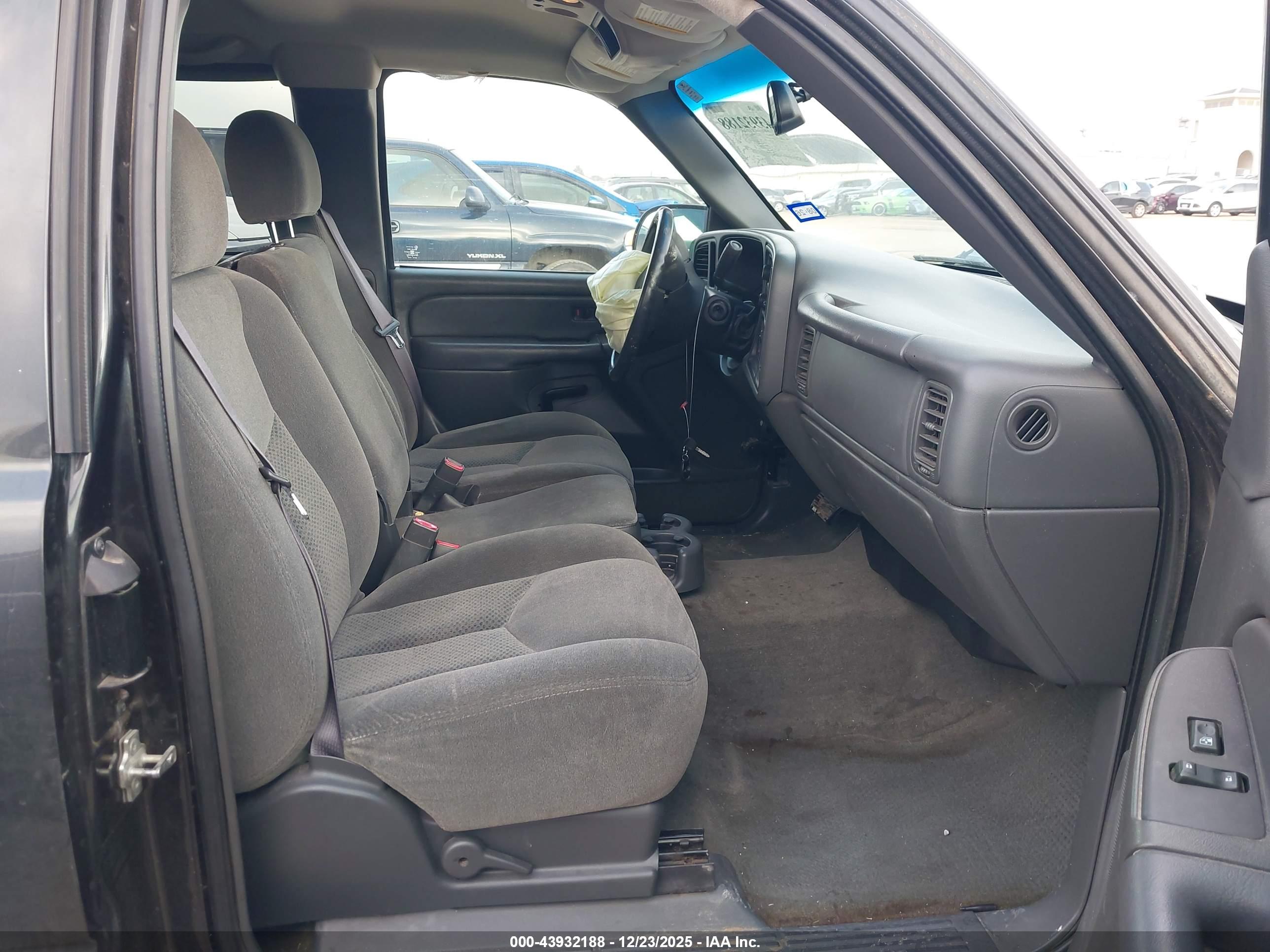 CHEVROLET SILVERADO image 5