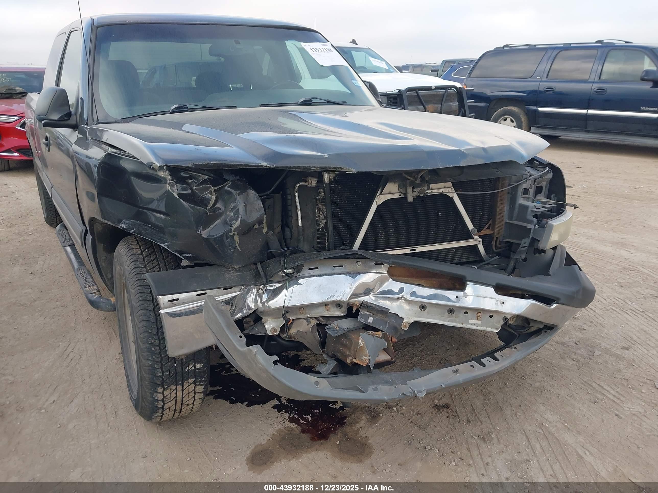 CHEVROLET SILVERADO image 6