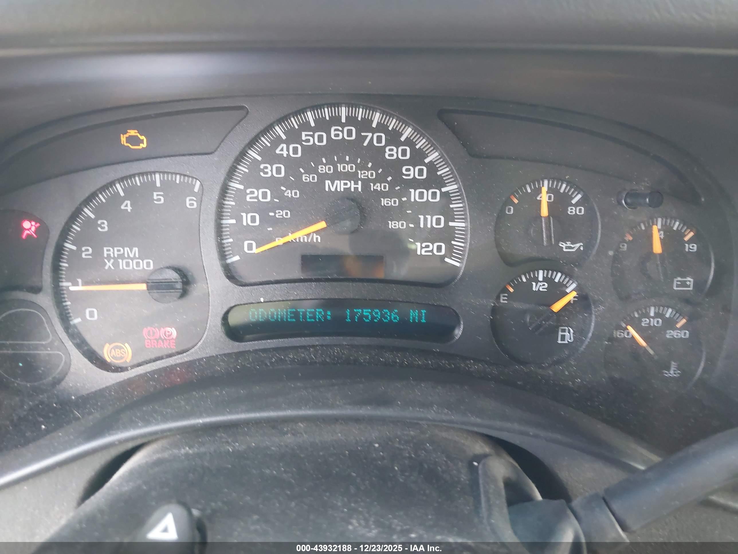 CHEVROLET SILVERADO image 7