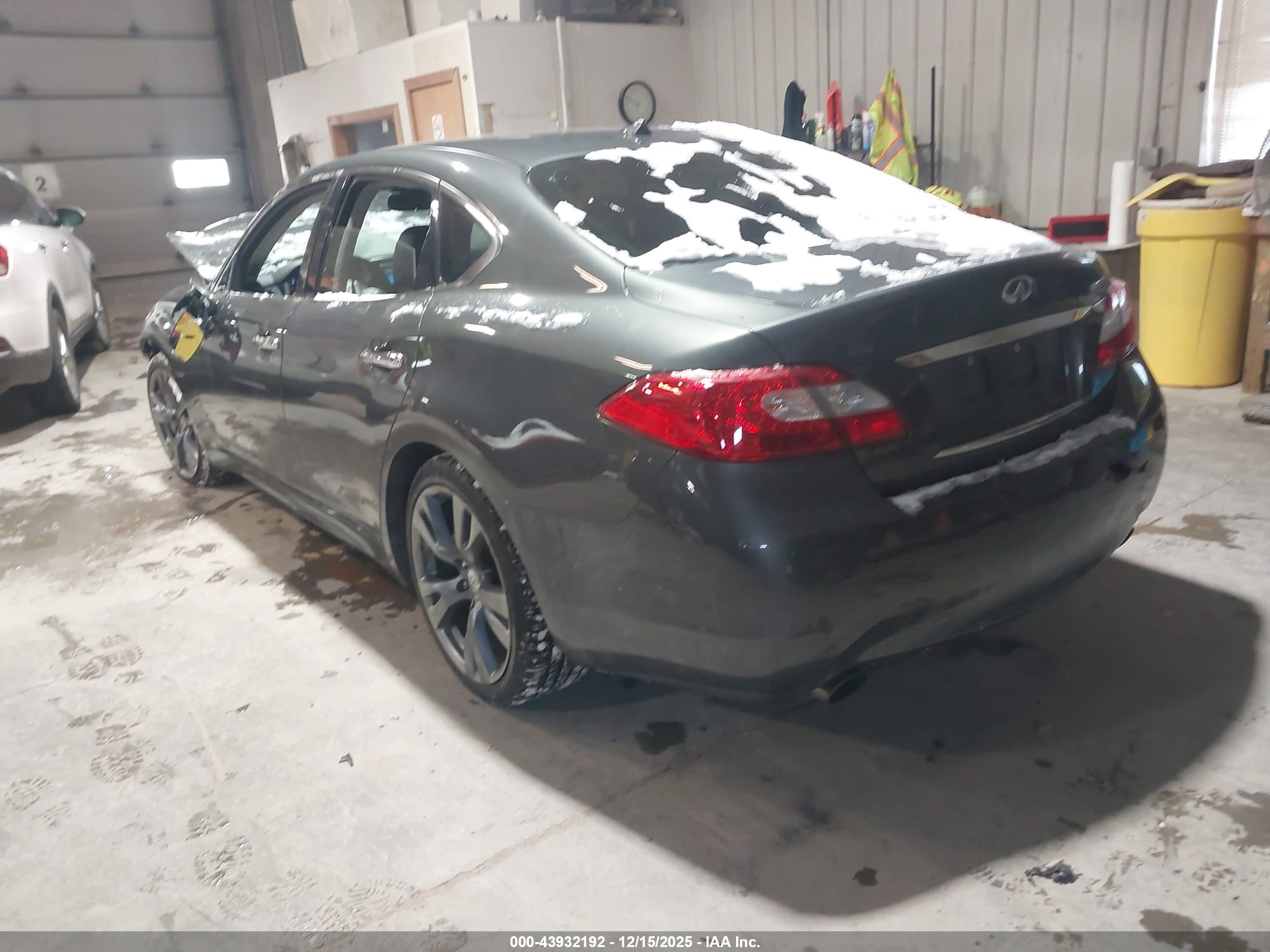 INFINITI M56 image 3