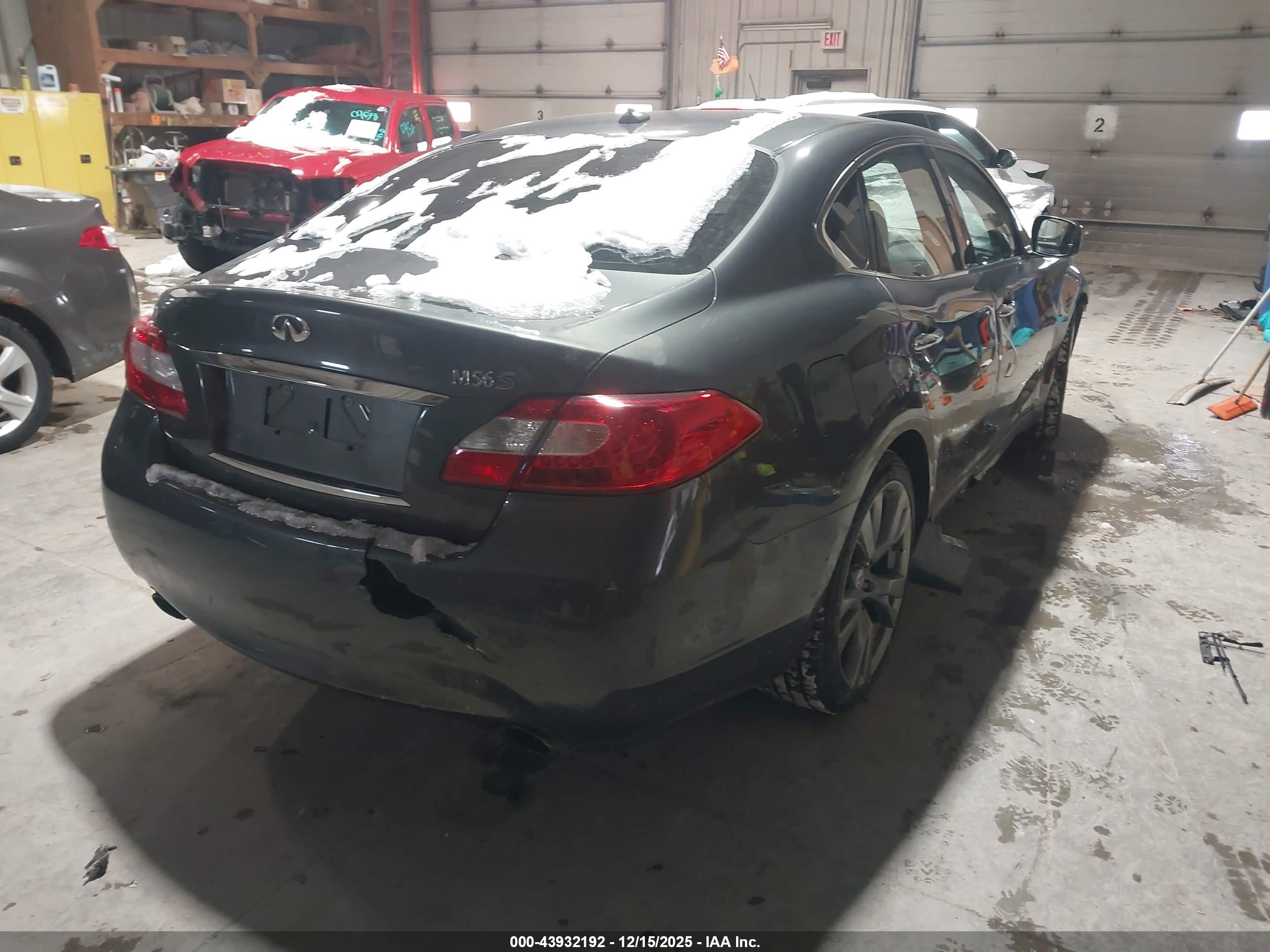 INFINITI M56 image 4