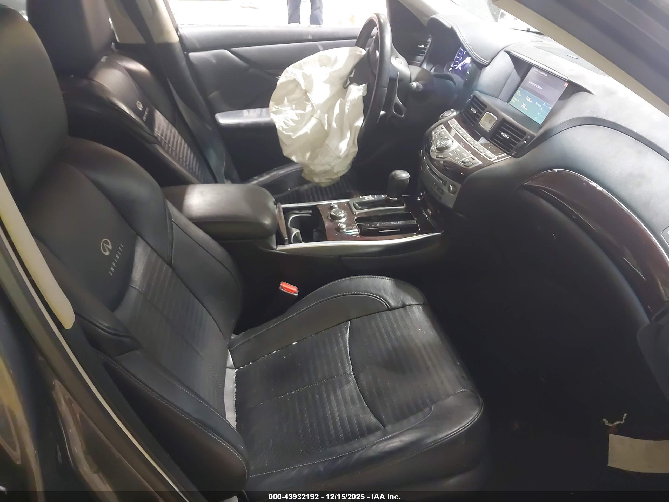 INFINITI M56 image 5