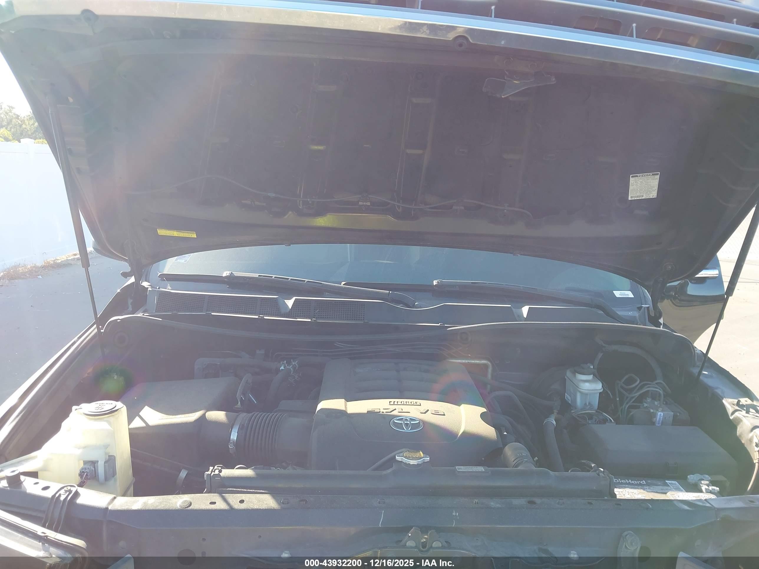 TOYOTA SEQUOIA image 10