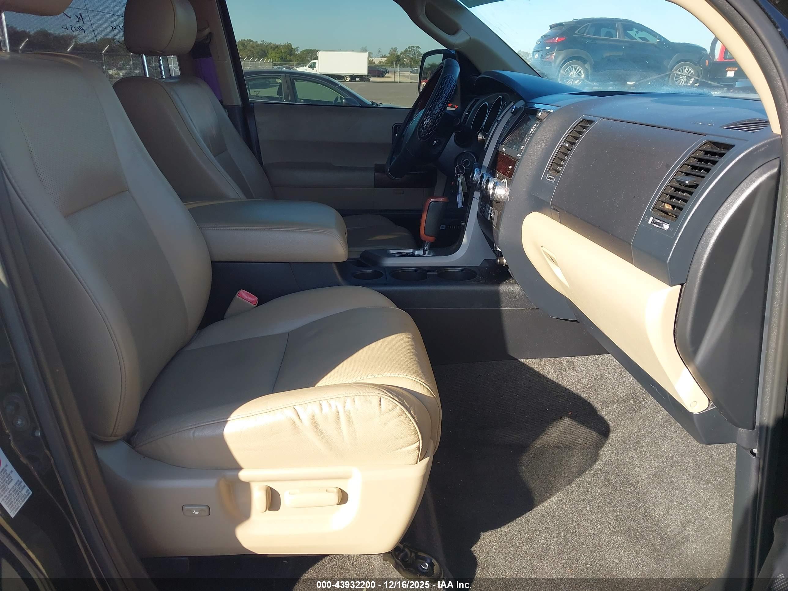 TOYOTA SEQUOIA image 5