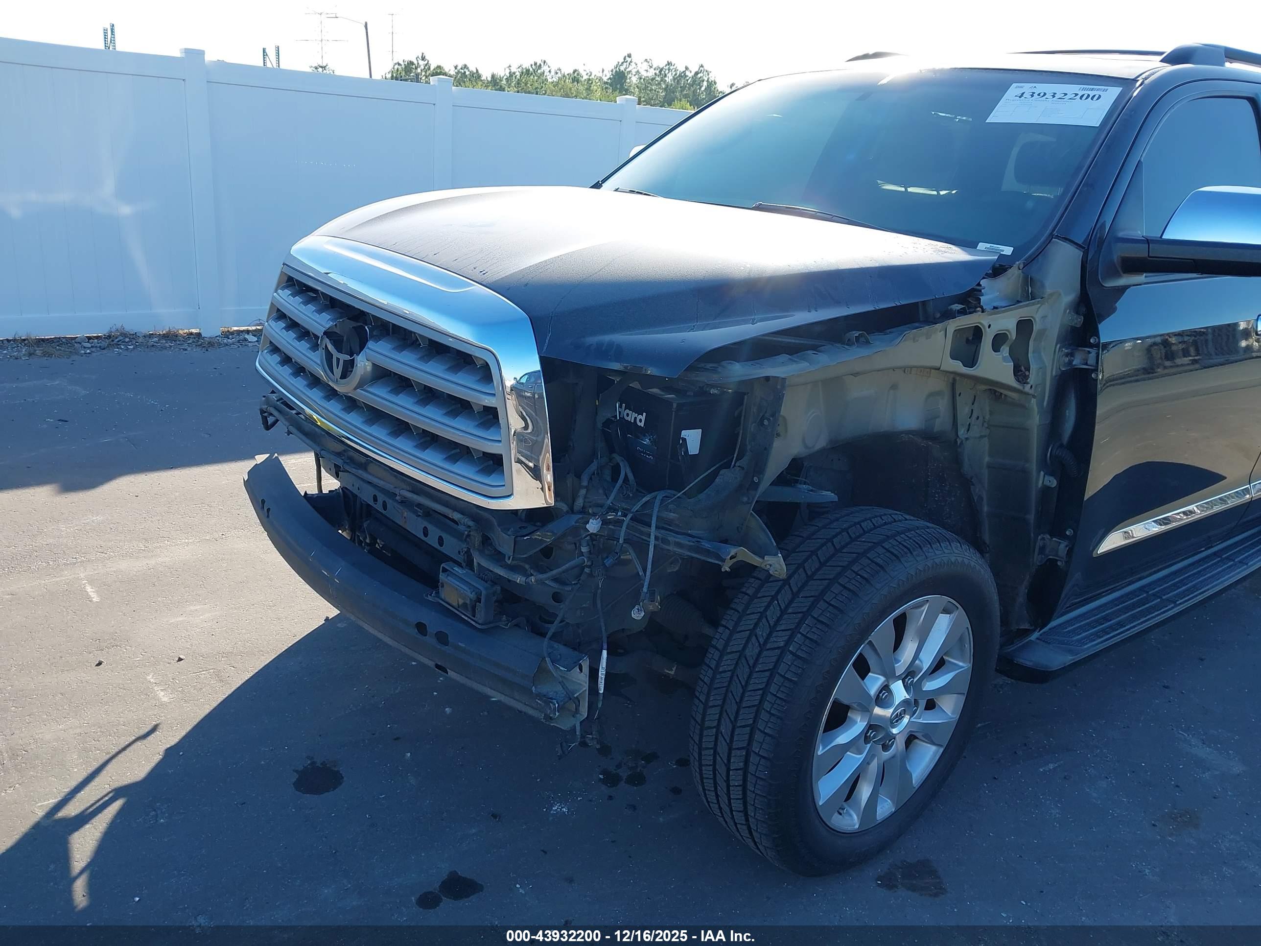 TOYOTA SEQUOIA image 6
