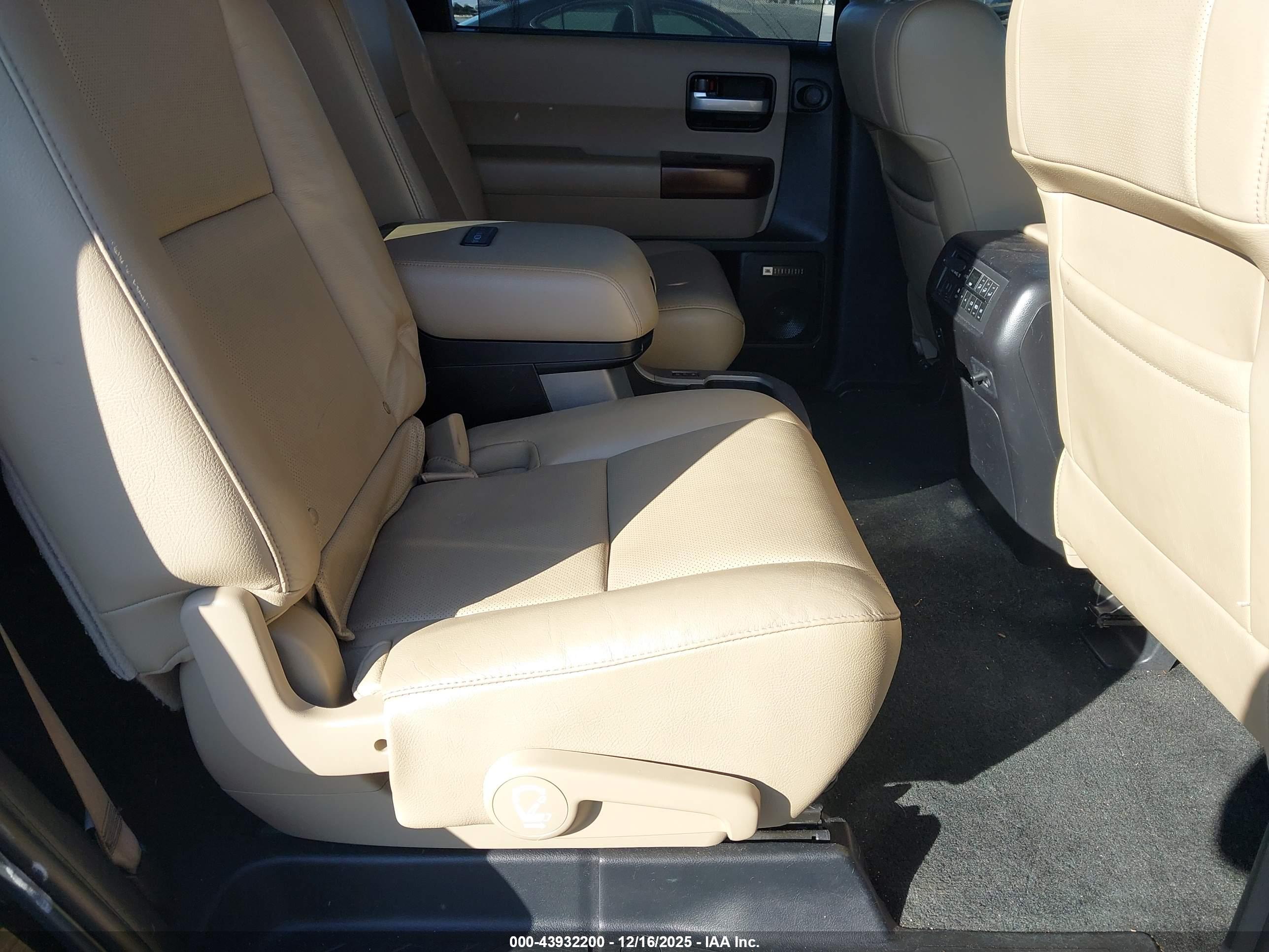 TOYOTA SEQUOIA image 8