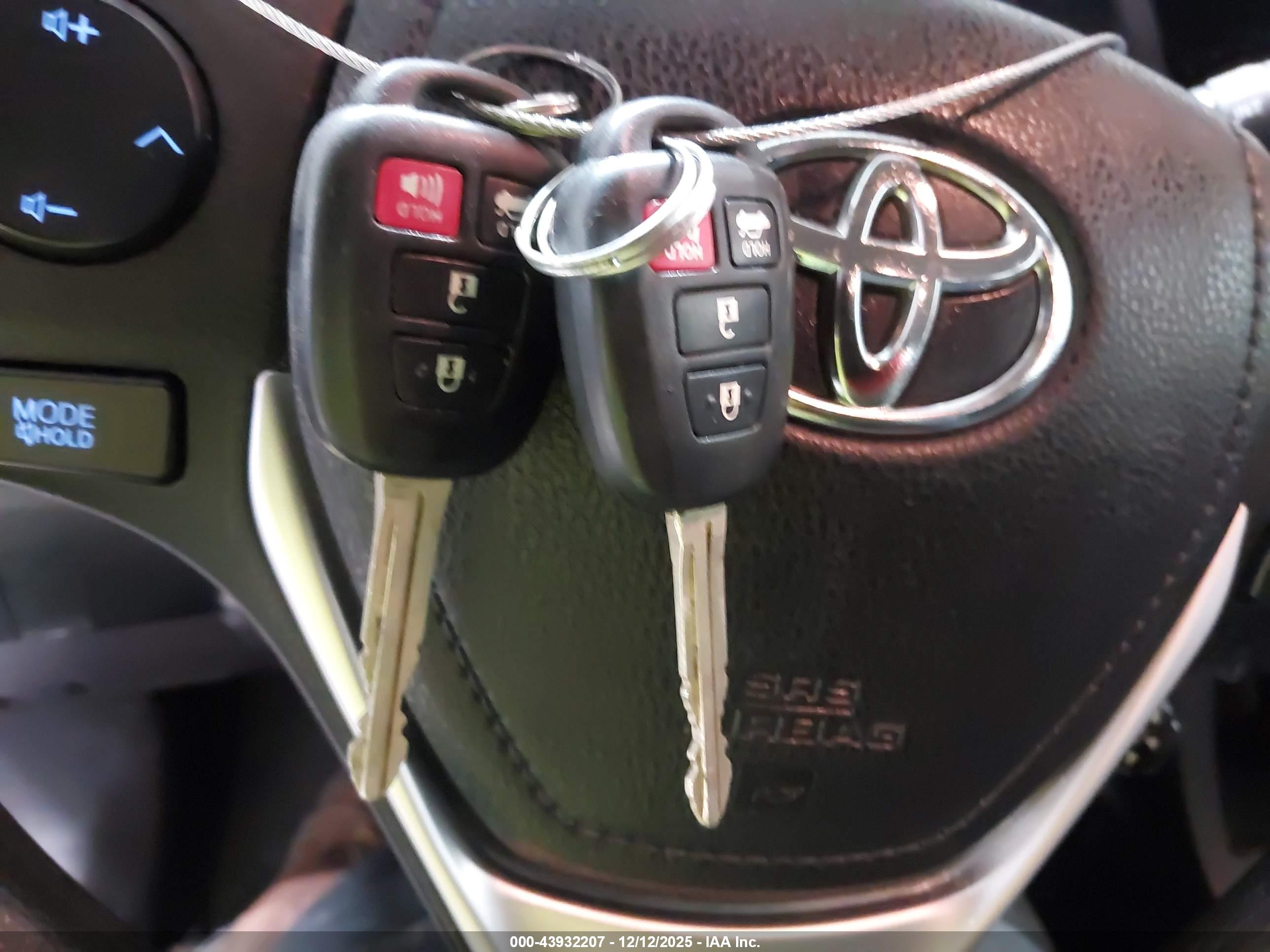 TOYOTA COROLLA image 11